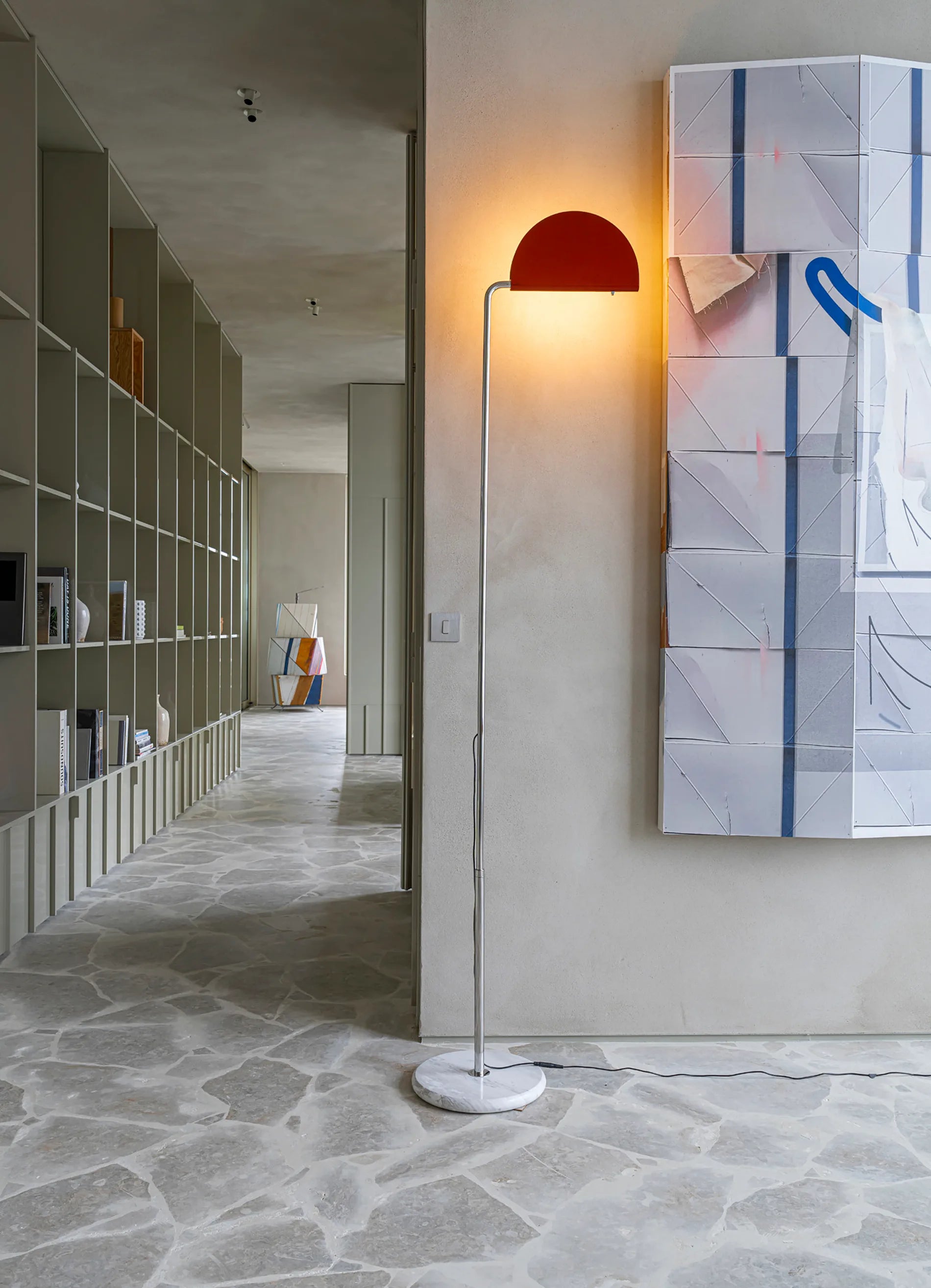 dcw-ditions-mezzaluna-floor-lampadaire-led-acier-marbre-et-aluminium-noir image 1