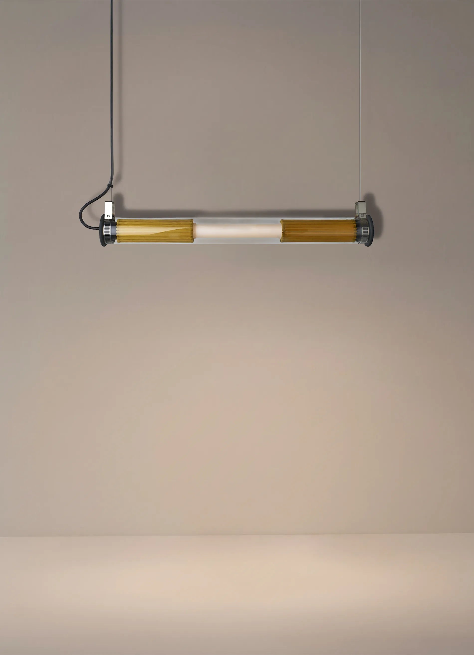 dcw-ditions-in-the-tube-360-700-suspension-horizontale image 1