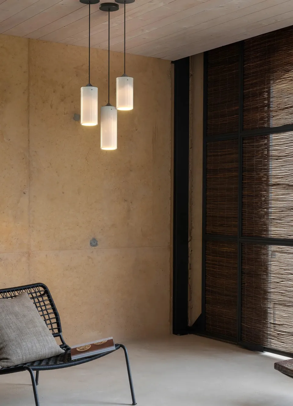 dcw-ditions-tobo-porcelain-pendant-180-suspension-porcelaine image 1