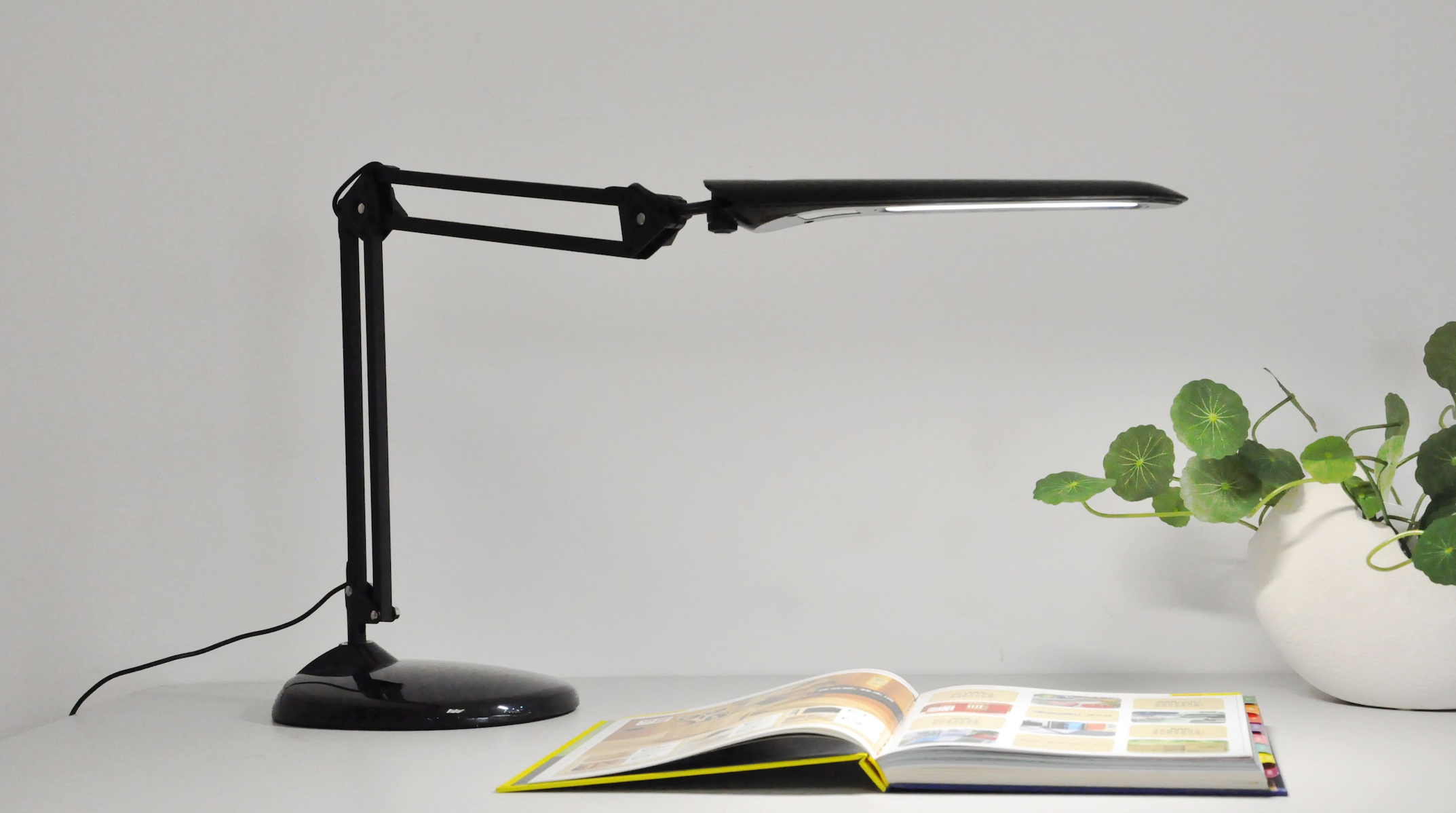 aluminor-cosmix-s-lampe-de-bureau-led-3-intensit-s-blanc-noir image 2