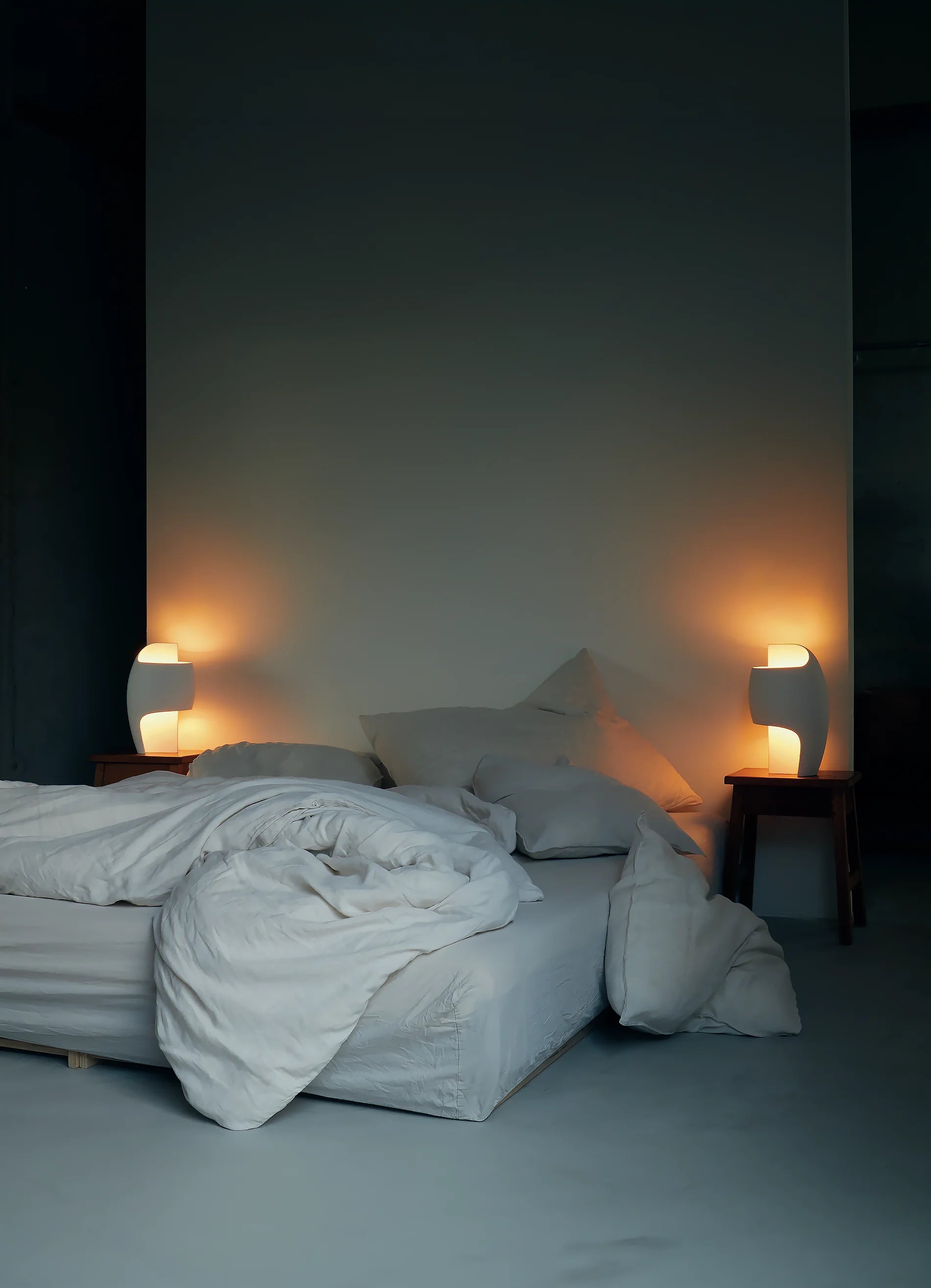 dcw-ditions-la-lampe-b-lampe-d-ambiance-sculpture-blanche image 3