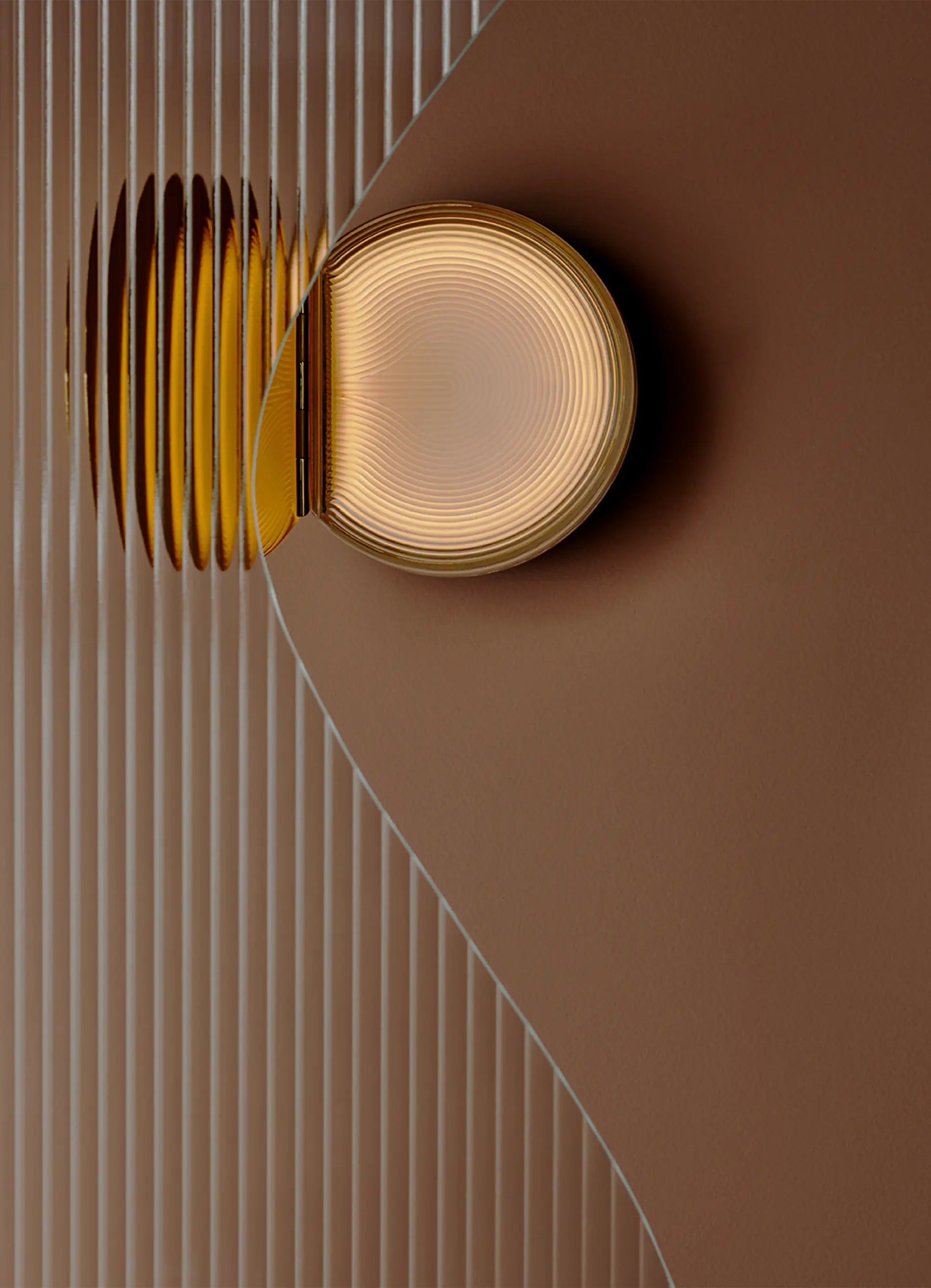 dcw-ditions-poudrier-luminaire-coffret-verre-et-laiton image 7