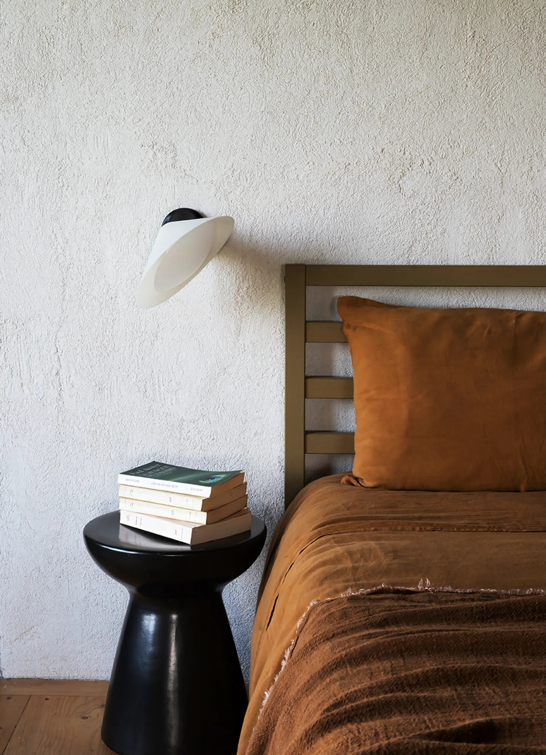 dcw-ditions-plume-switch-applique-murale-aluminium-noir-et-polycarbonate image 7