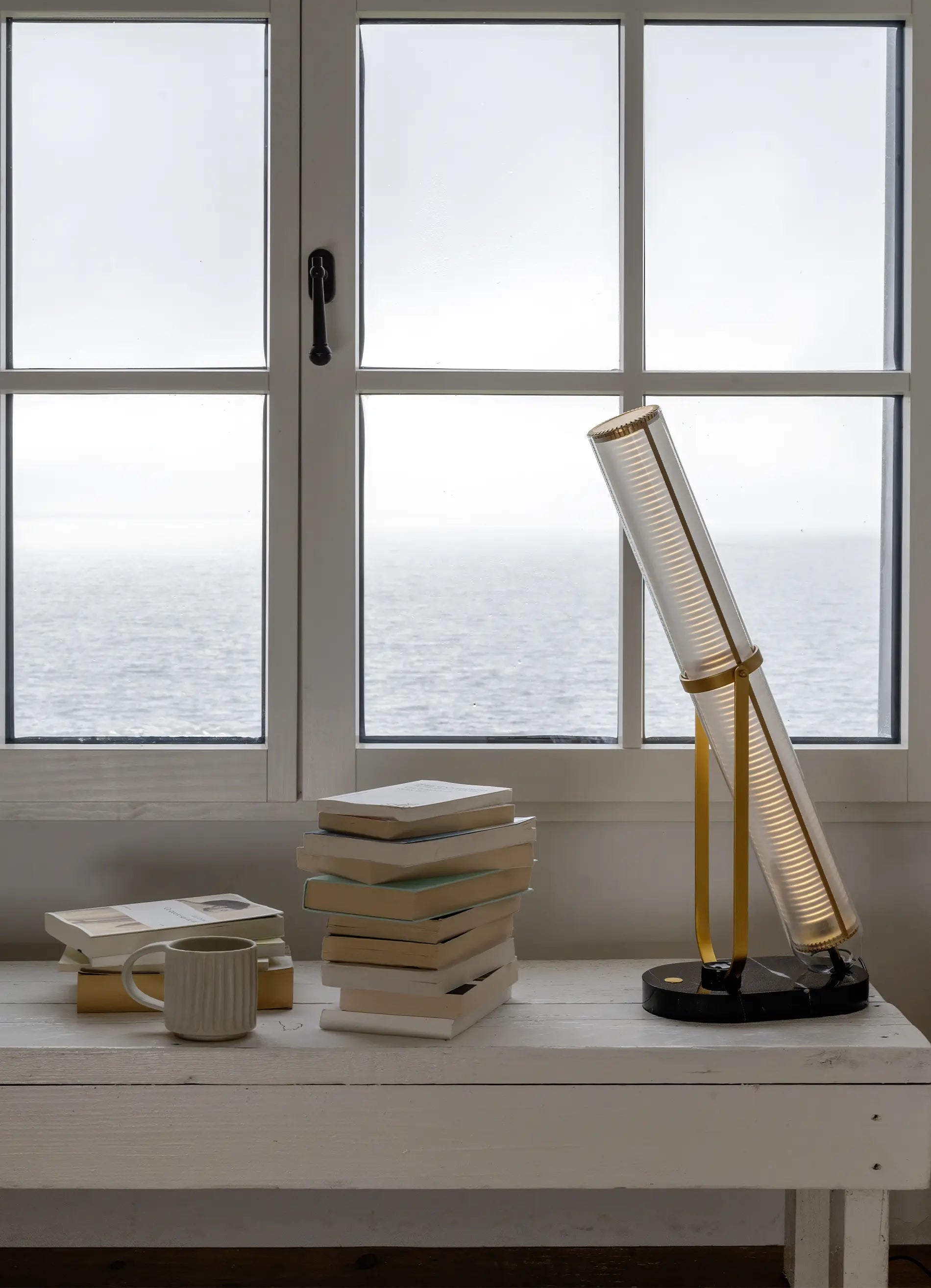 dcw-ditions-la-lampe-frechin-lampe-poser-marbre-et-verre-borosilicate image 8