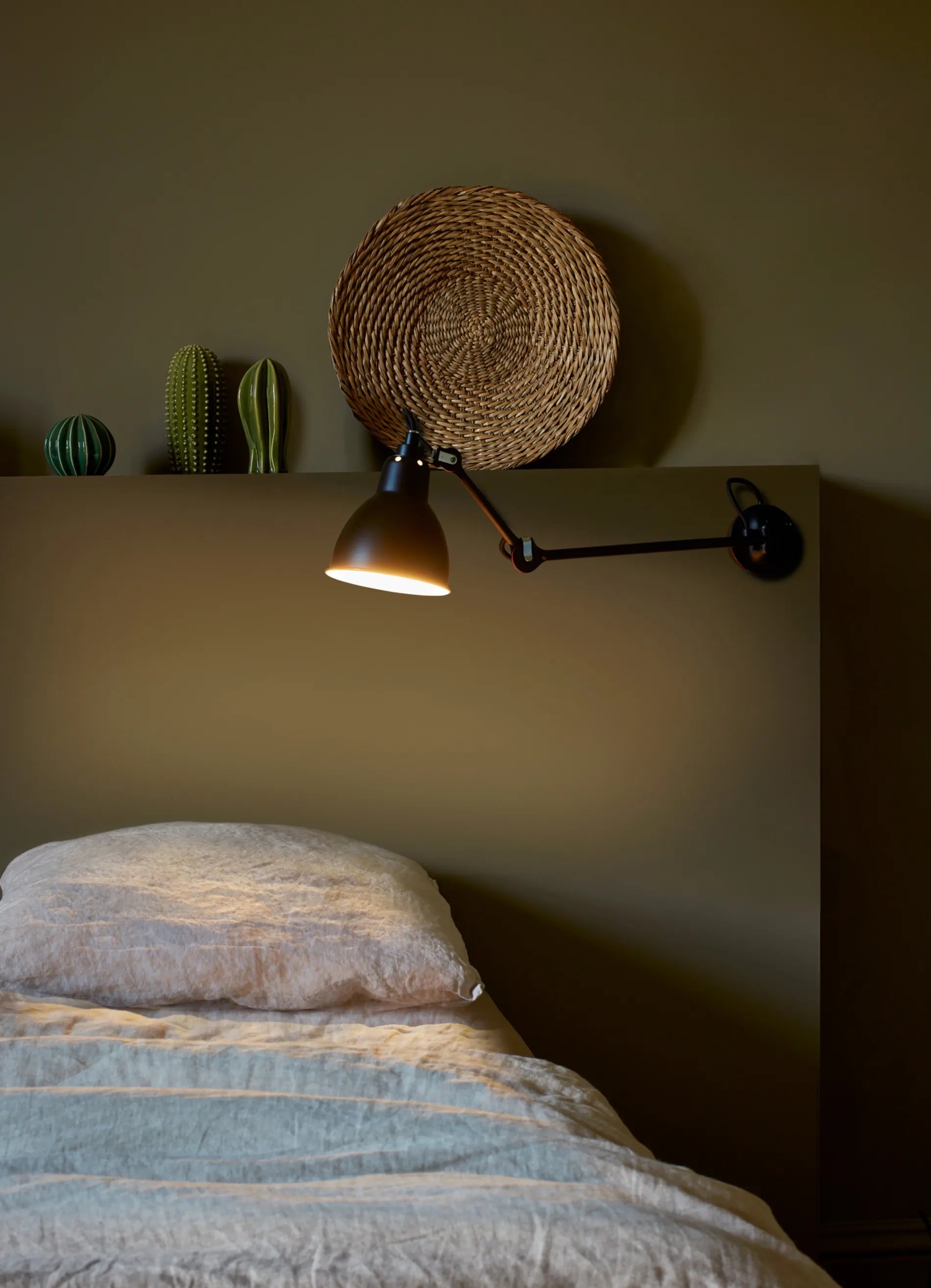 dcw-ditions-lampe-gras-n-204-l40-applique-t-te-de-lit-bras-pivotant image 2