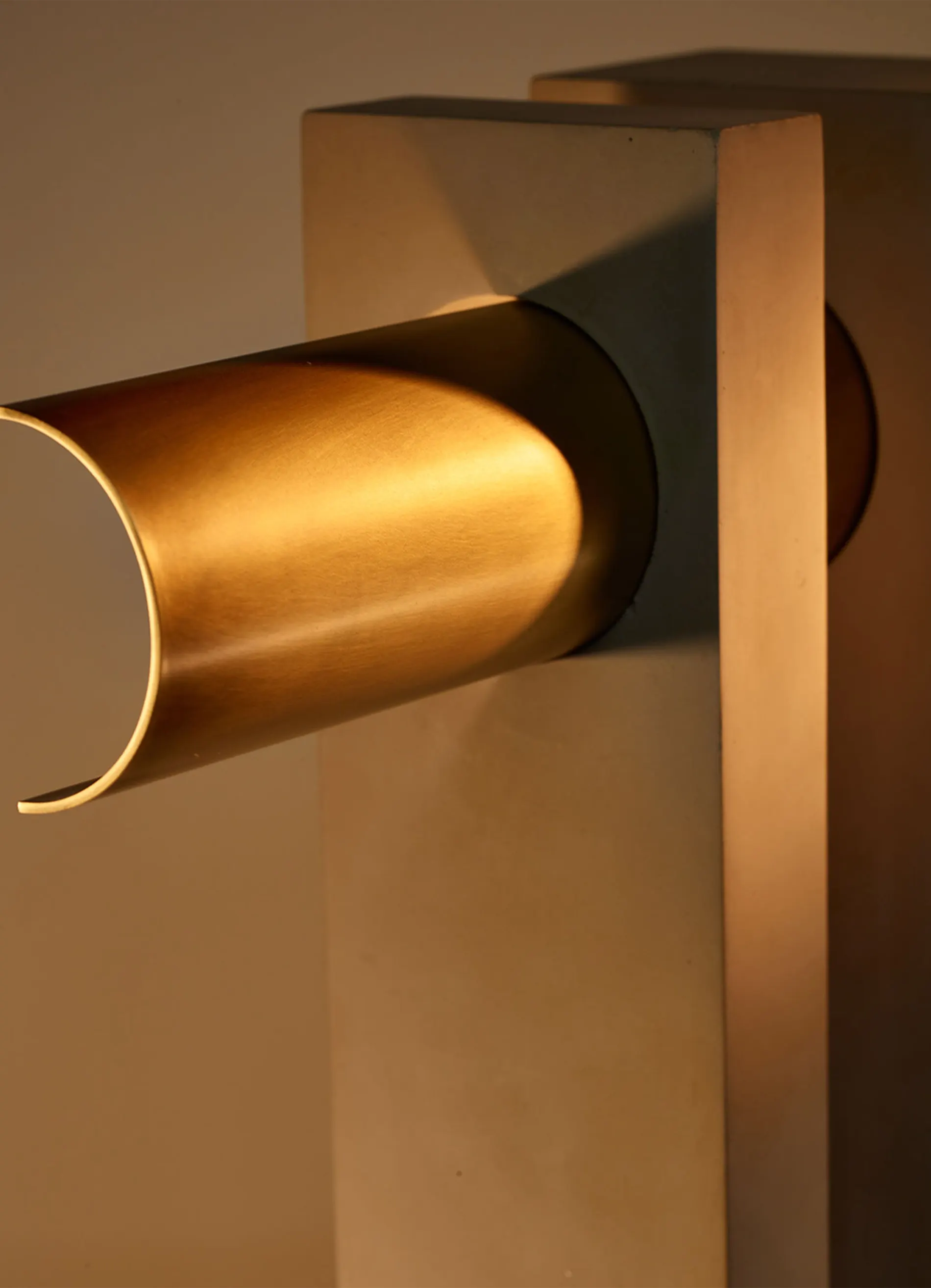 dcw-ditions-collection-cauvet-pi-lampe-poser-b-ton-et-acier image 3