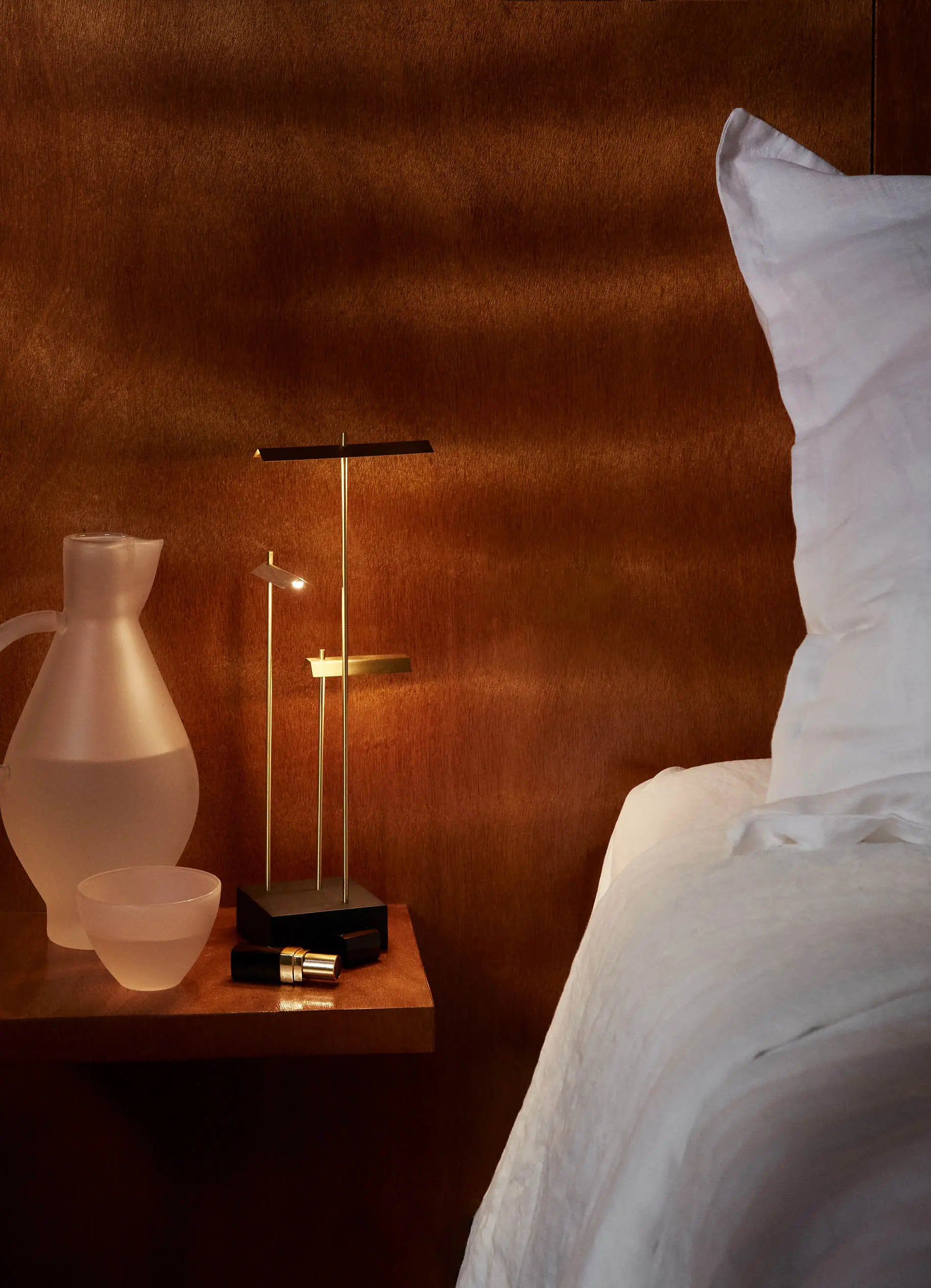 dcw-ditions-knokke-eric-de-dorma-l-lampe-de-table-sans-fil-acier-laiton image 8