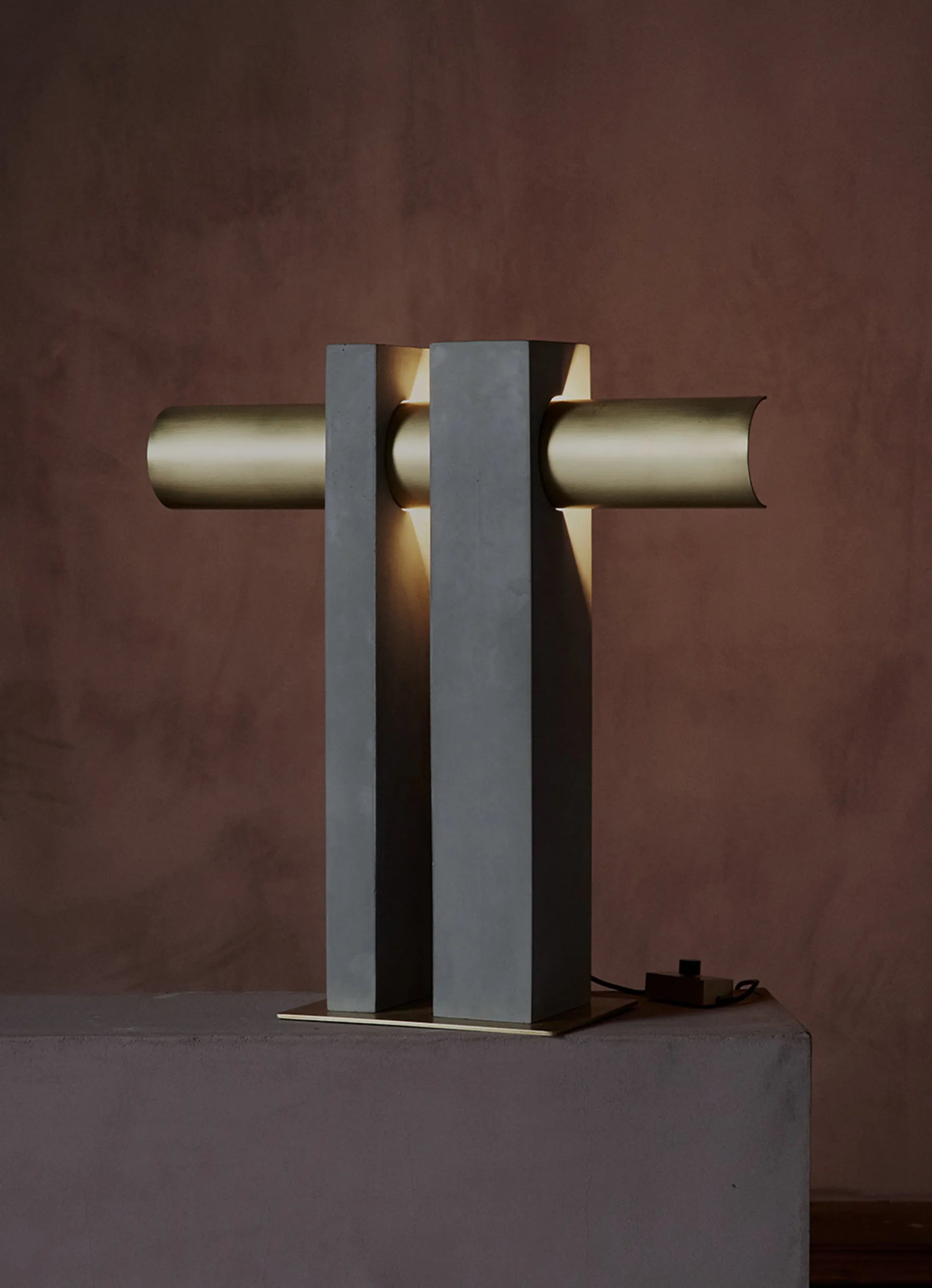 dcw-ditions-collection-cauvet-pi-lampe-poser-b-ton-et-acier image 7