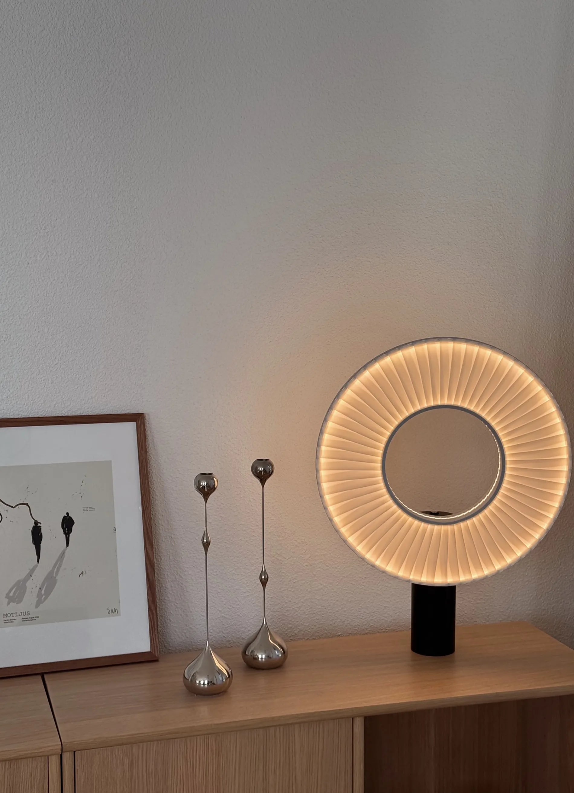 dcw-ditions-iris-table-40-lampe-de-table-disque-led-40-cm image 4