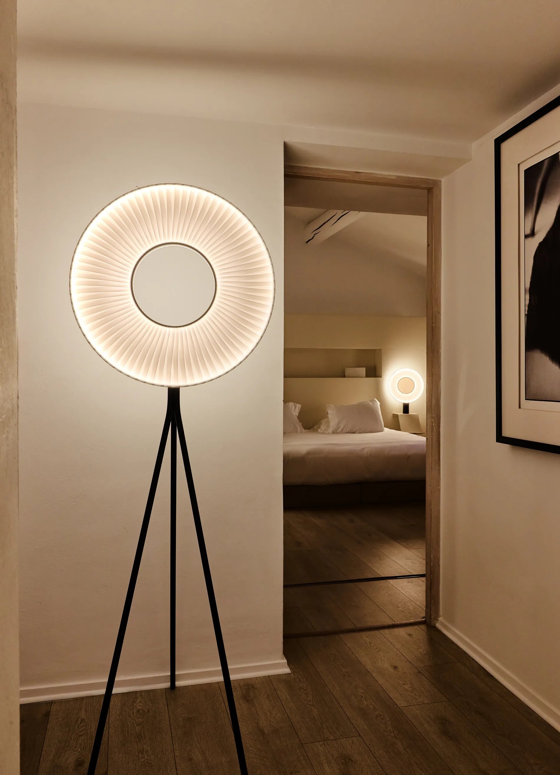 dcw-ditions-iris-floor-tripod-60-lampadaire-disque-led-60-cm-tr-pied-noir image 6