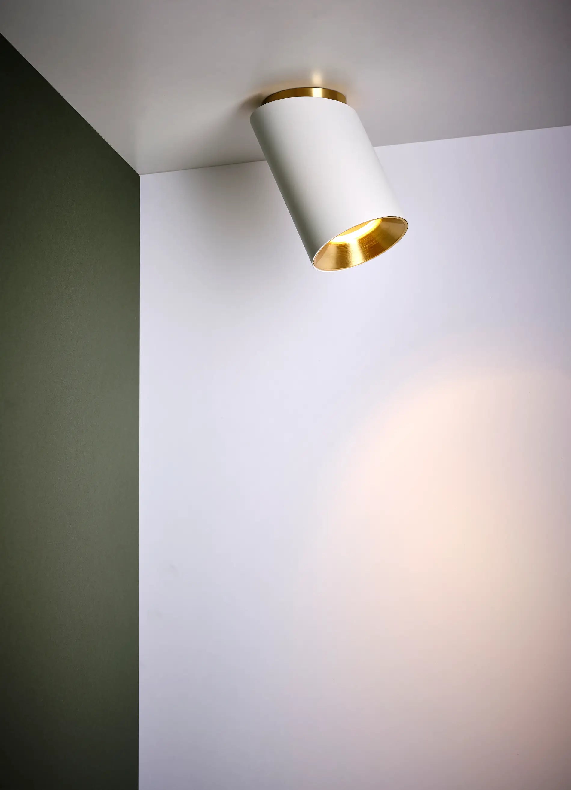 dcw-ditions-tobo-ceiling-85-diag-plafonnier-tubulaire-noir-mat image 5
