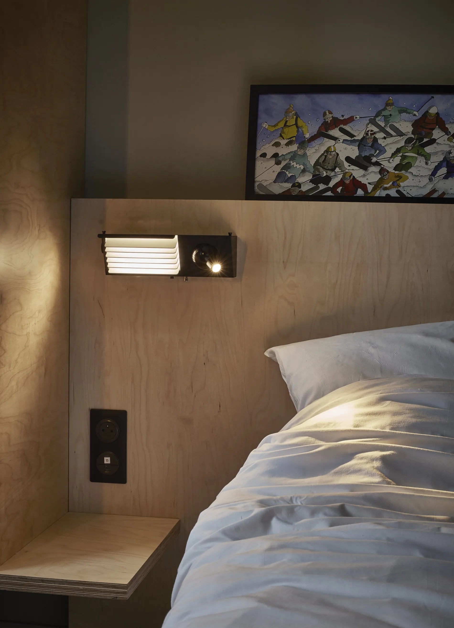 dcw-ditions-biny-bedside-applique-t-te-de-lit-led-usb image 1