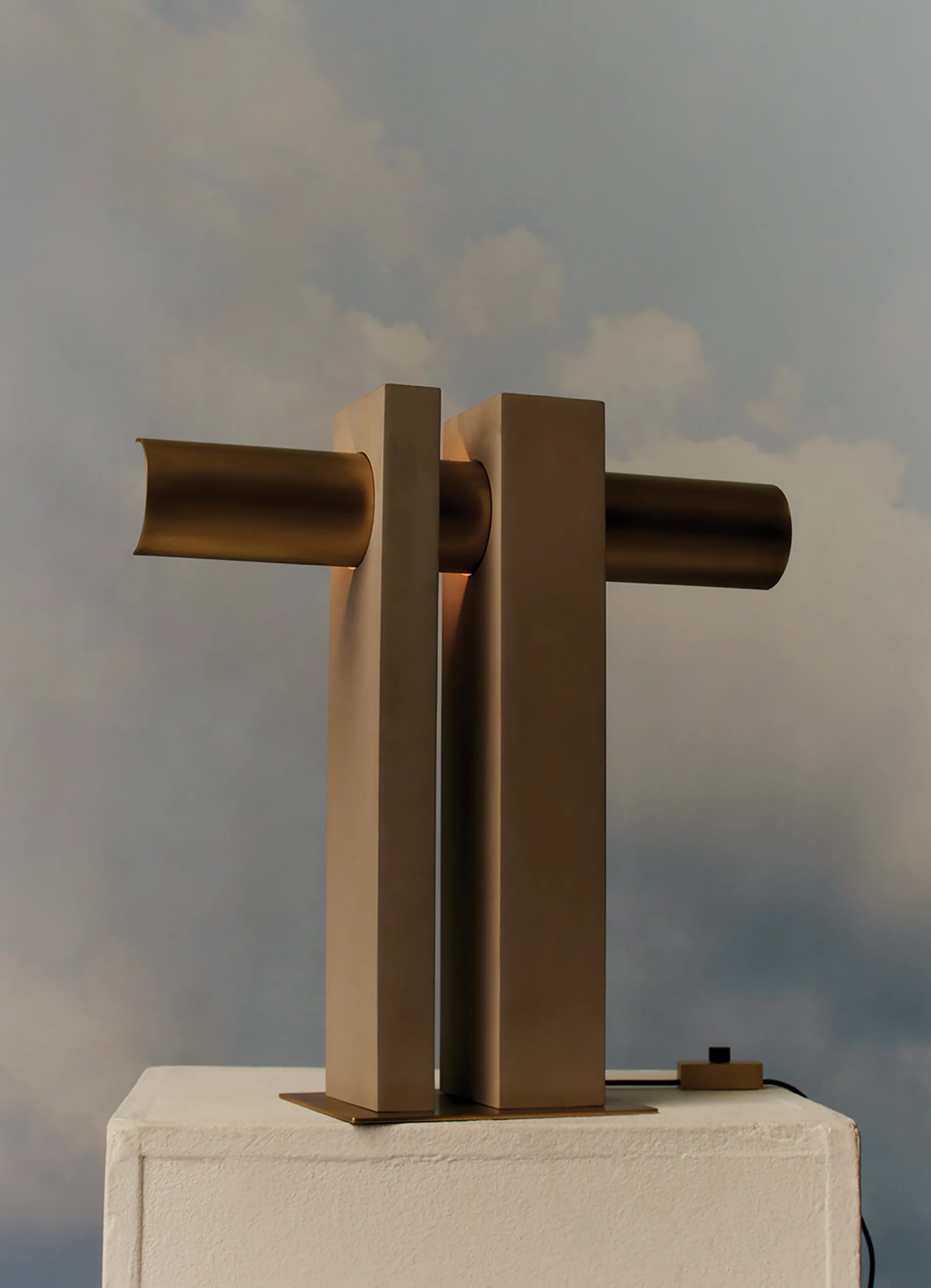 dcw-ditions-collection-cauvet-pi-lampe-poser-b-ton-et-acier image 1