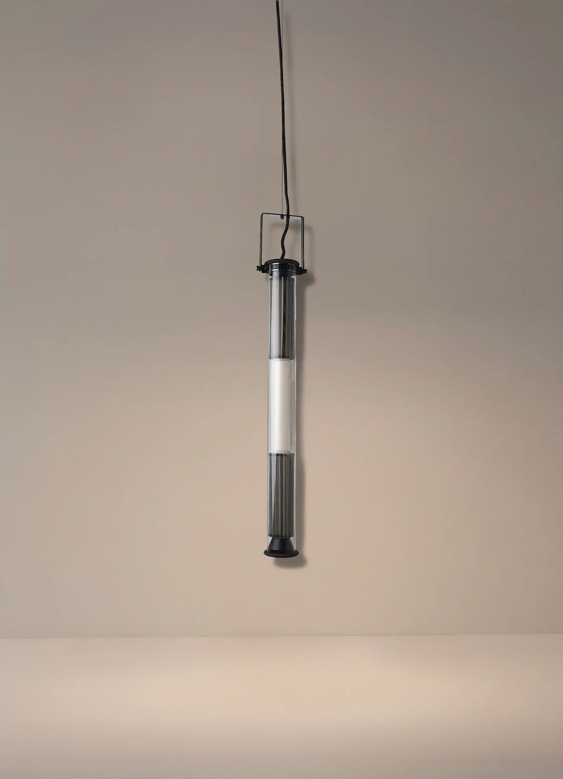 dcw-ditions-in-the-tube-360-700-suspension-verticale-2 image 4