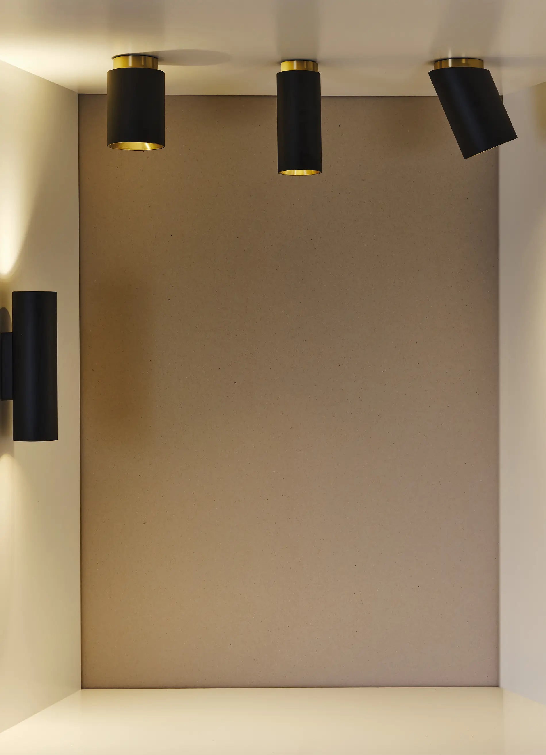 dcw-ditions-tobo-ceiling-85-diag-plafonnier-tubulaire-noir-mat image 7
