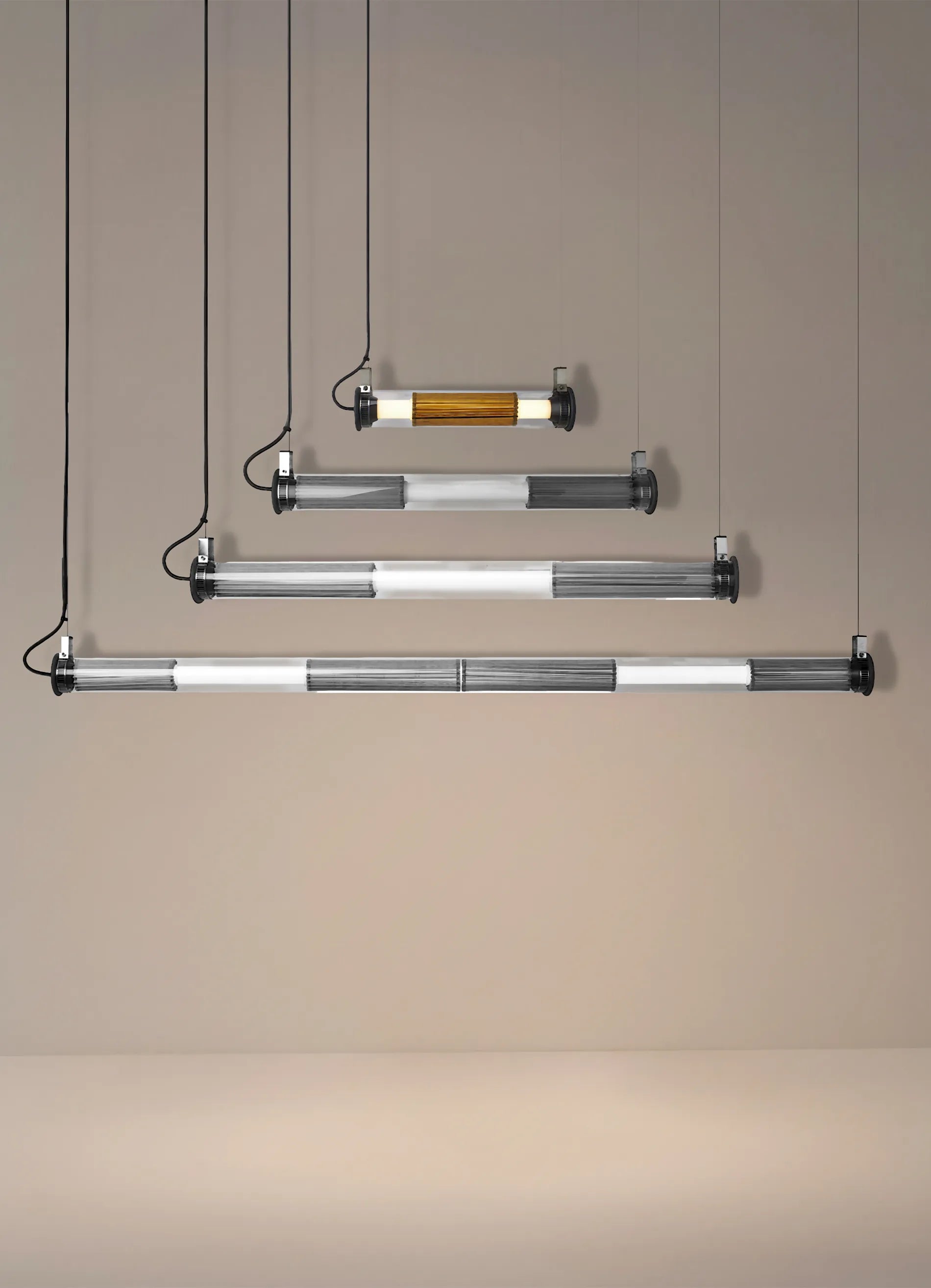 dcw-ditions-in-the-tube-360-400-suspension-horizontale-int-rieure-ext-rieure image 2