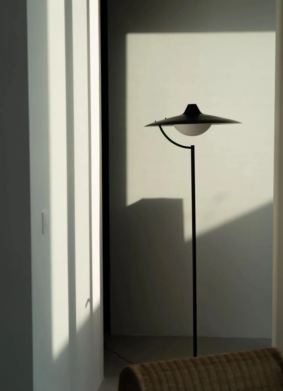 dcw-ditions-biny-floor-lampadaire-acier-aluminium-variateur image 1