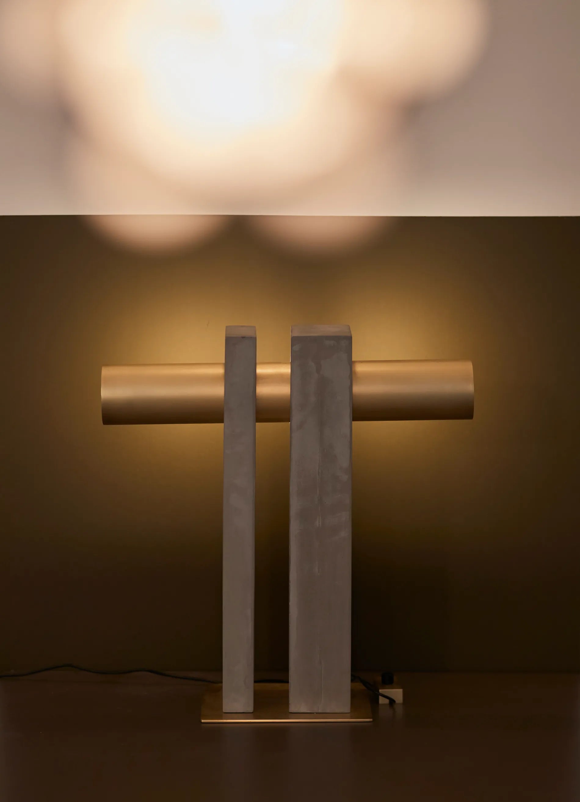 dcw-ditions-collection-cauvet-pi-lampe-poser-b-ton-et-acier image 8