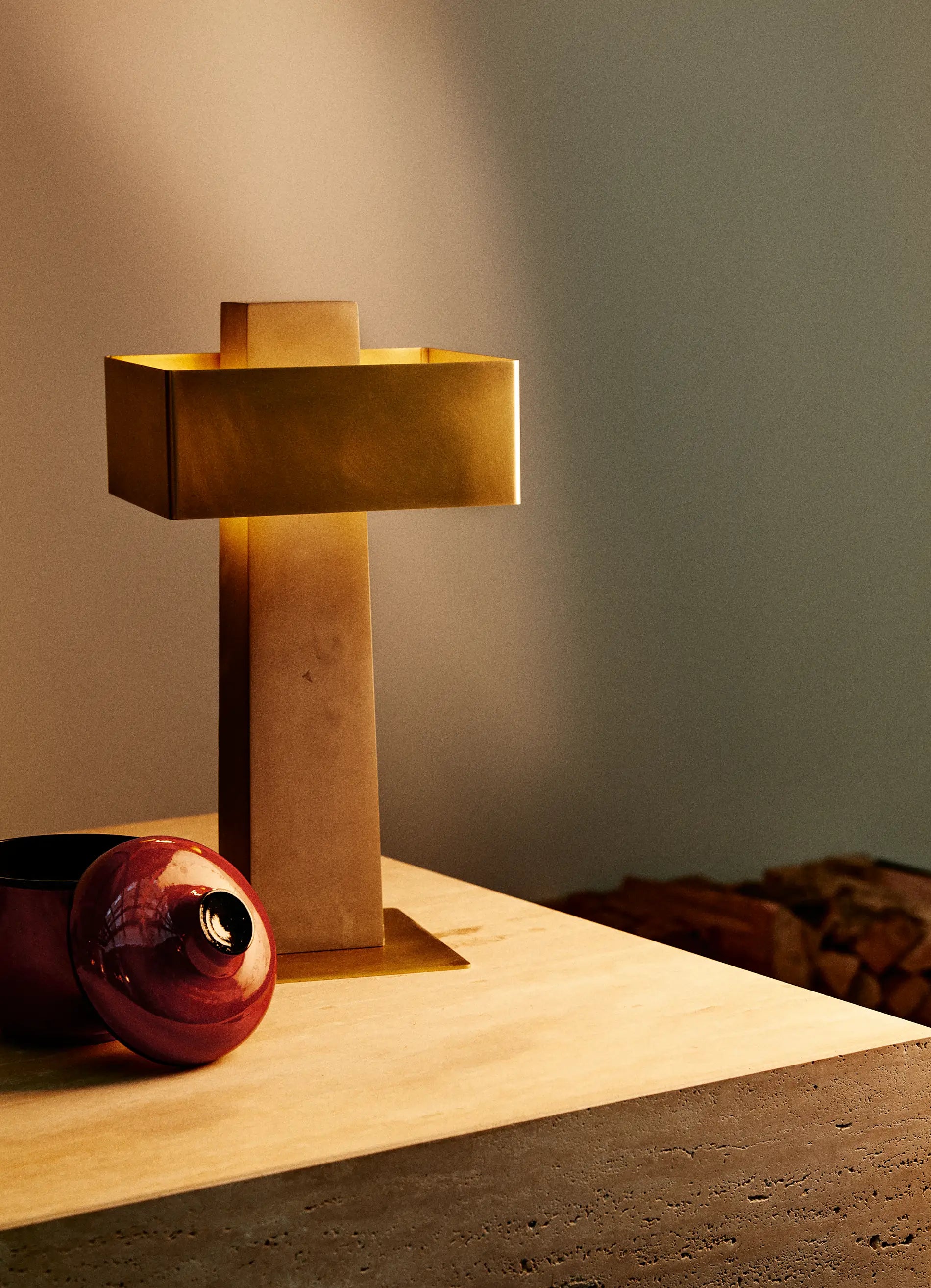 dcw-ditions-collection-cauvet-iota-lampe-poser-b-ton-et-acier image 2