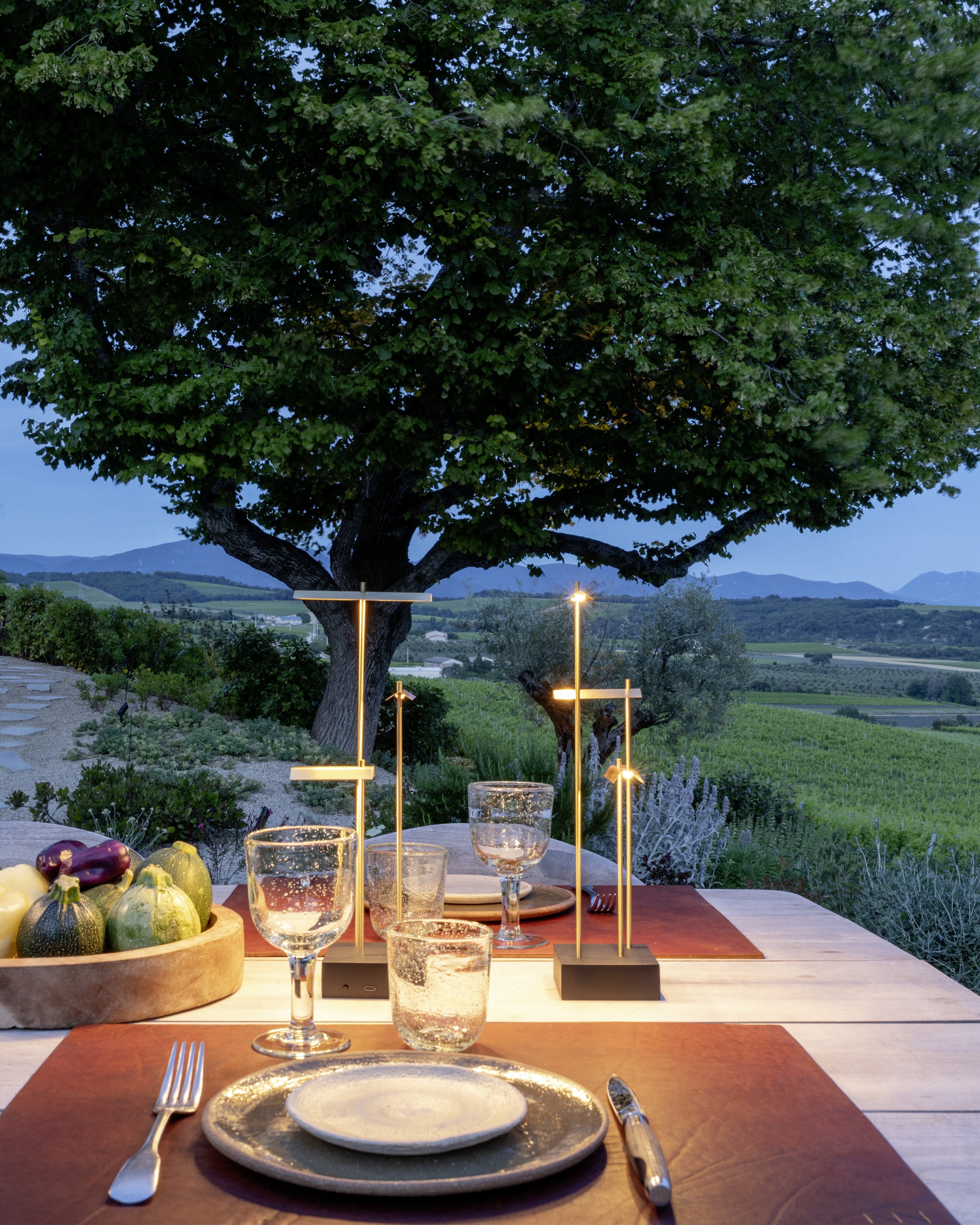 dcw-ditions-knokke-eric-de-dorma-l-lampe-de-table-sans-fil-acier-laiton image 4