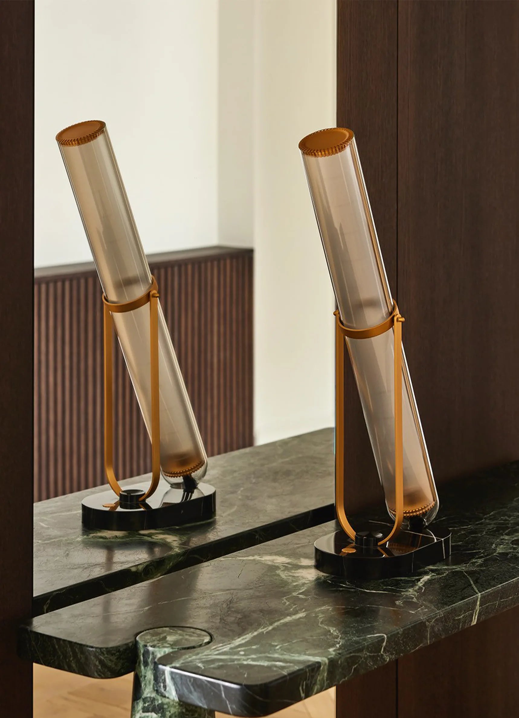 dcw-ditions-la-lampe-frechin-lampe-poser-marbre-et-verre-borosilicate image 5
