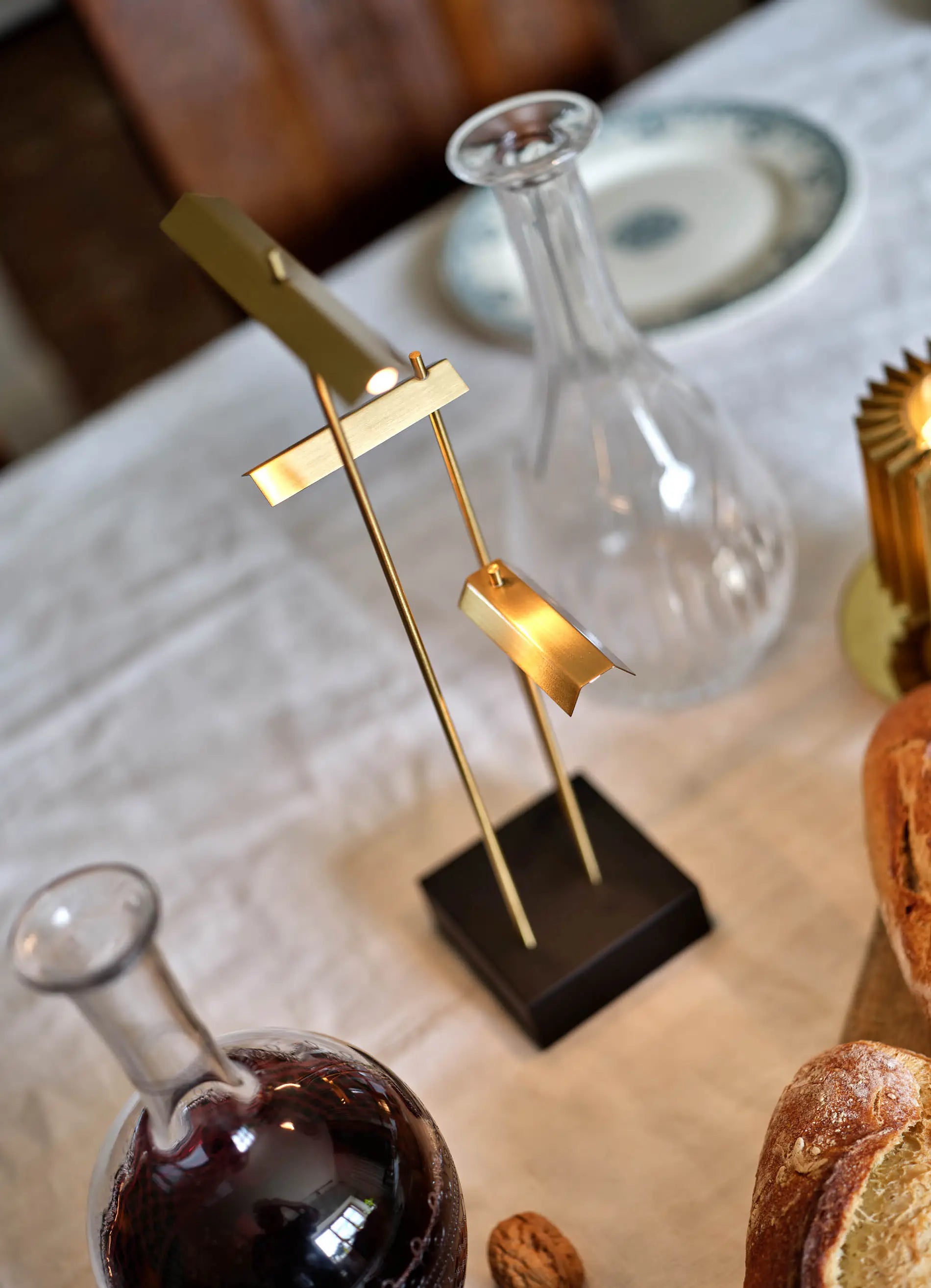 dcw-ditions-knokke-eric-de-dorma-l-lampe-de-table-sans-fil-acier-laiton image 3
