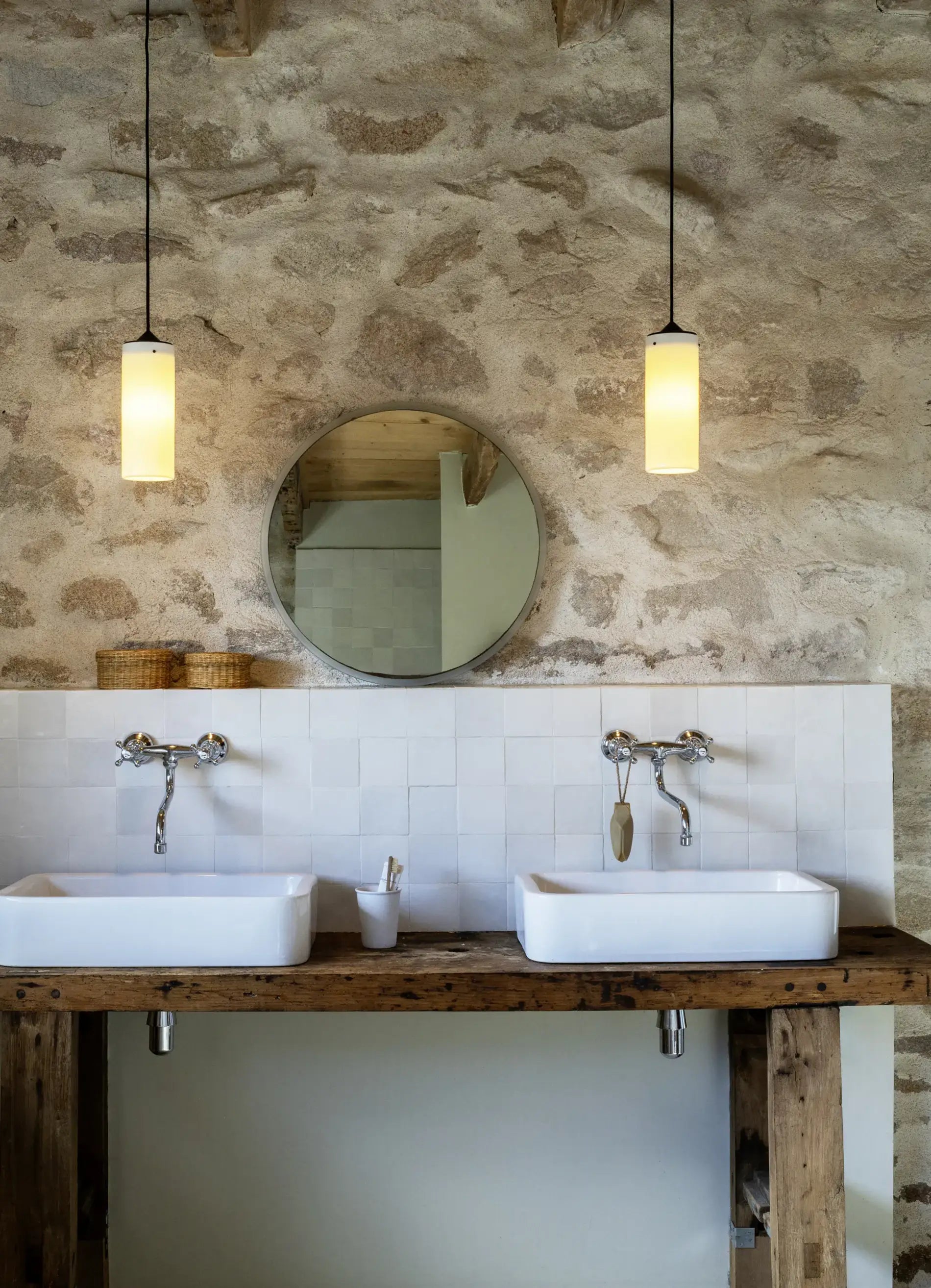 dcw-ditions-tobo-porcelain-pendant-215-suspension-porcelaine-blanc-brillant image 5