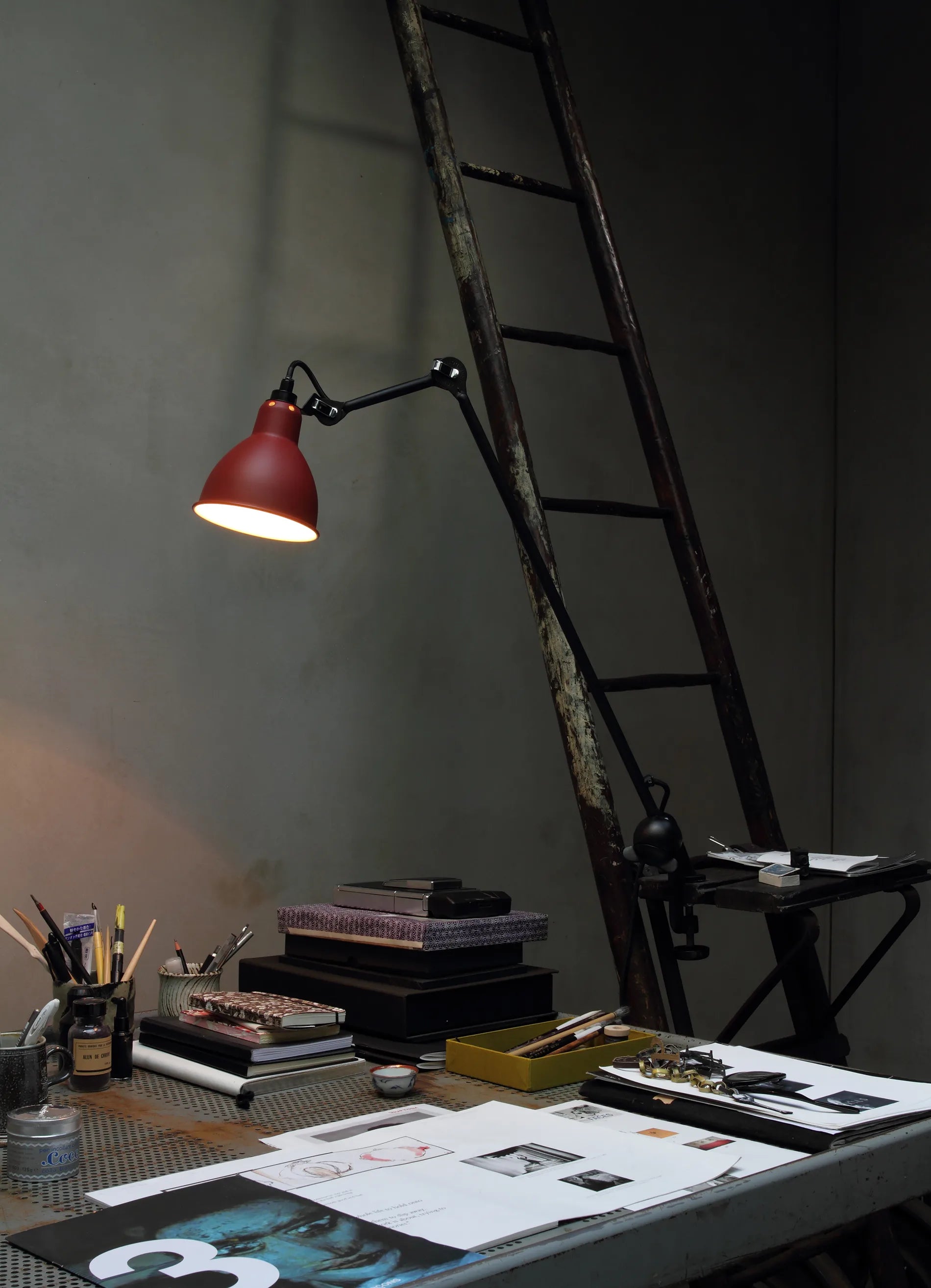dcw-ditions-la-lampe-gras-n-201-lampe-de-table-tau image 2