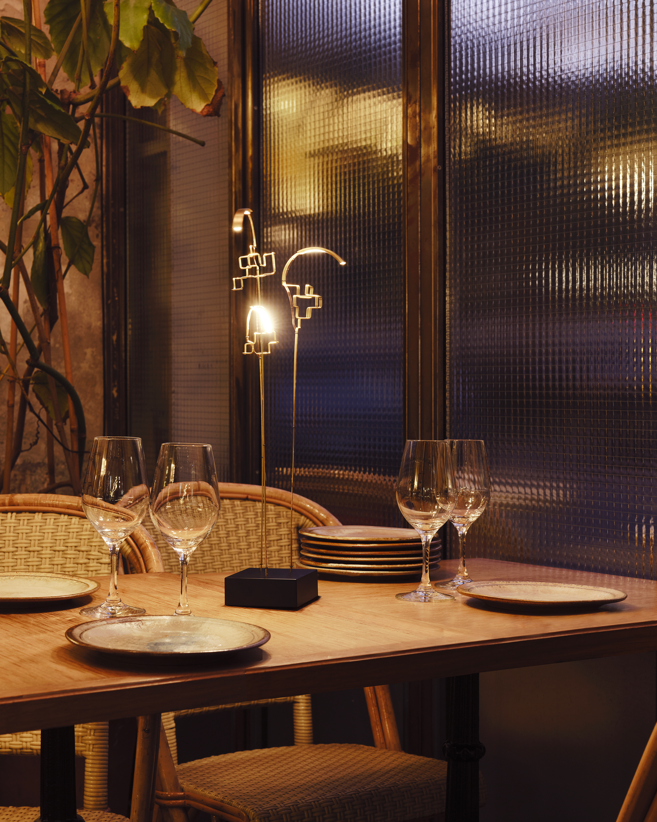 dcw-ditions-boucle-collection-eric-de-dorma-l-lampe-de-table-sans-fil image 5