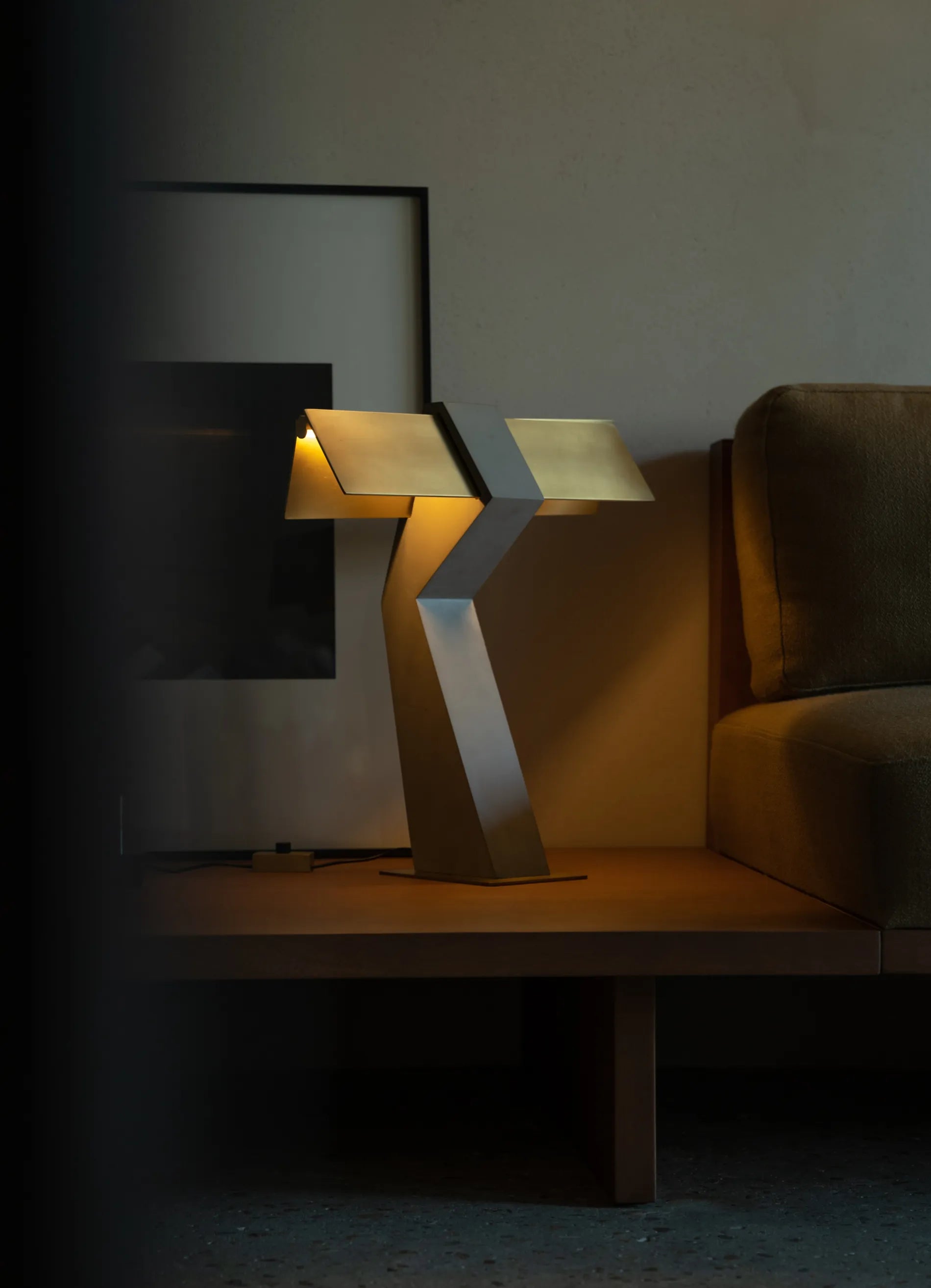 dcw-ditions-collection-cauvet-tau-lampe-poser-b-ton-et-acier image 7