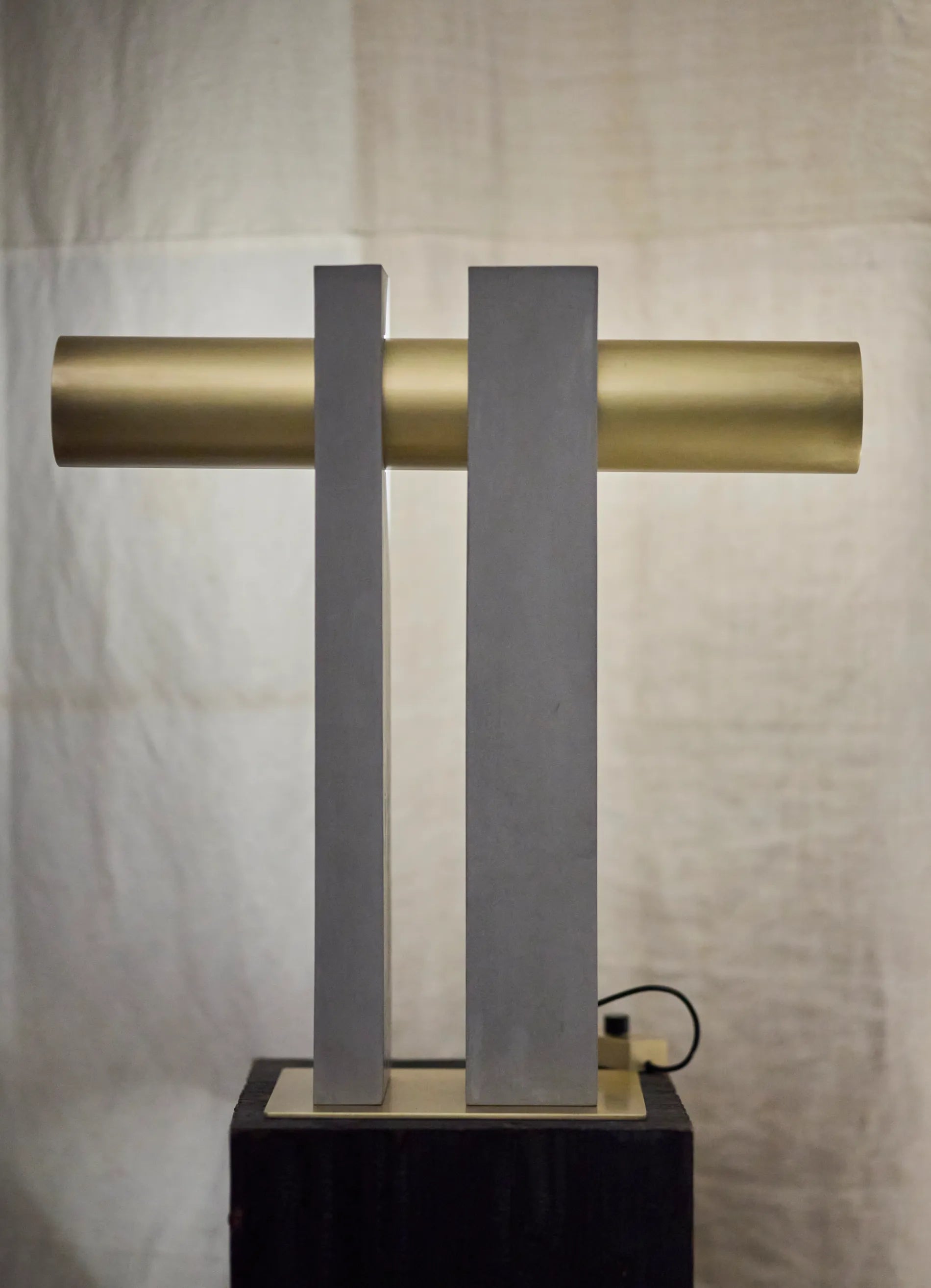 dcw-ditions-collection-cauvet-pi-lampe-poser-b-ton-et-acier image 2
