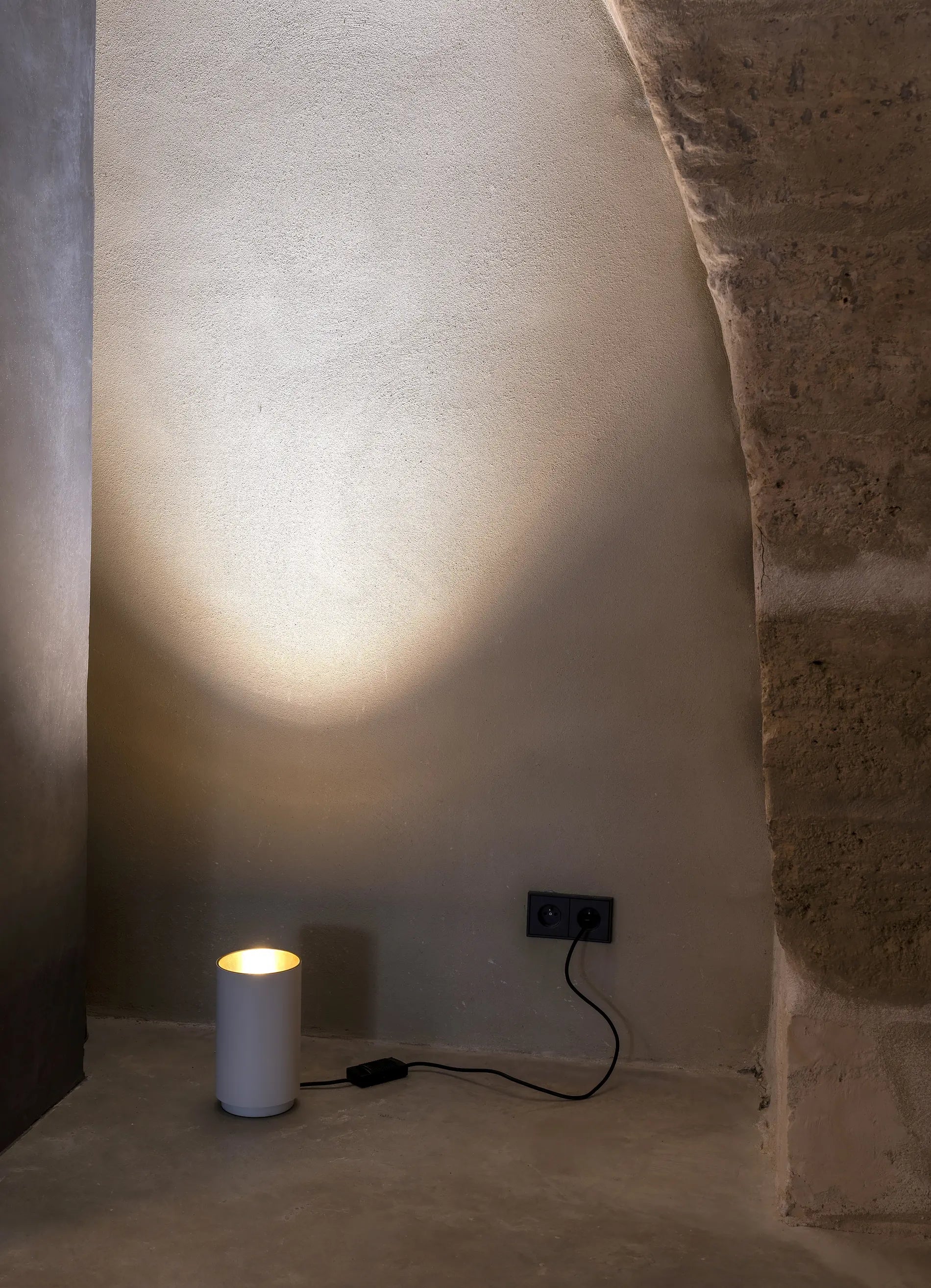 dcw-ditions-tobo-floor-lampadaire-noir-mat-variateur image 6
