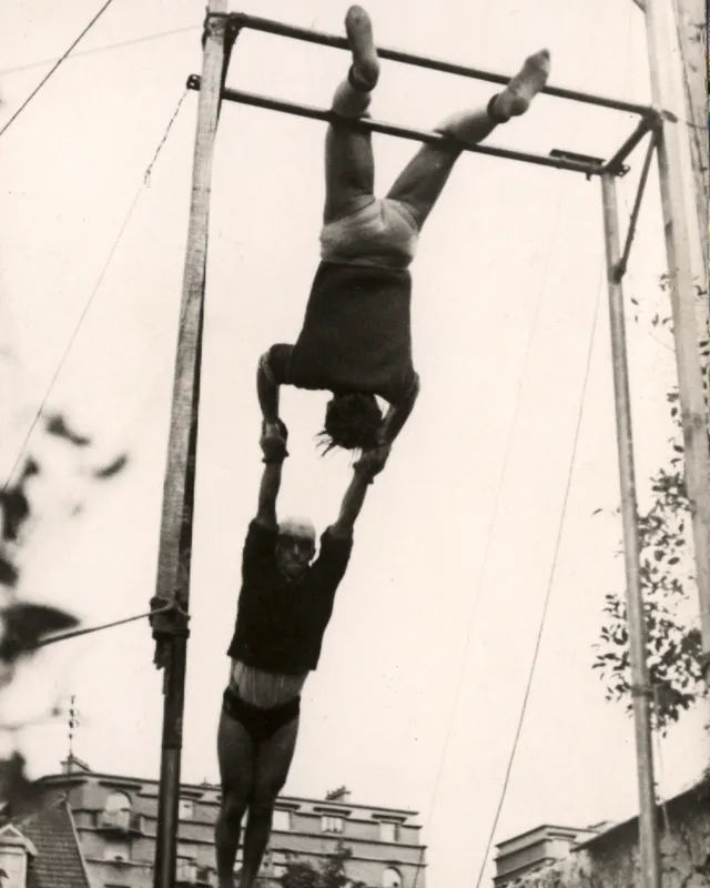 dcw-ditions-acrobate-de-gras-n-322-rond-l-suspension image 1