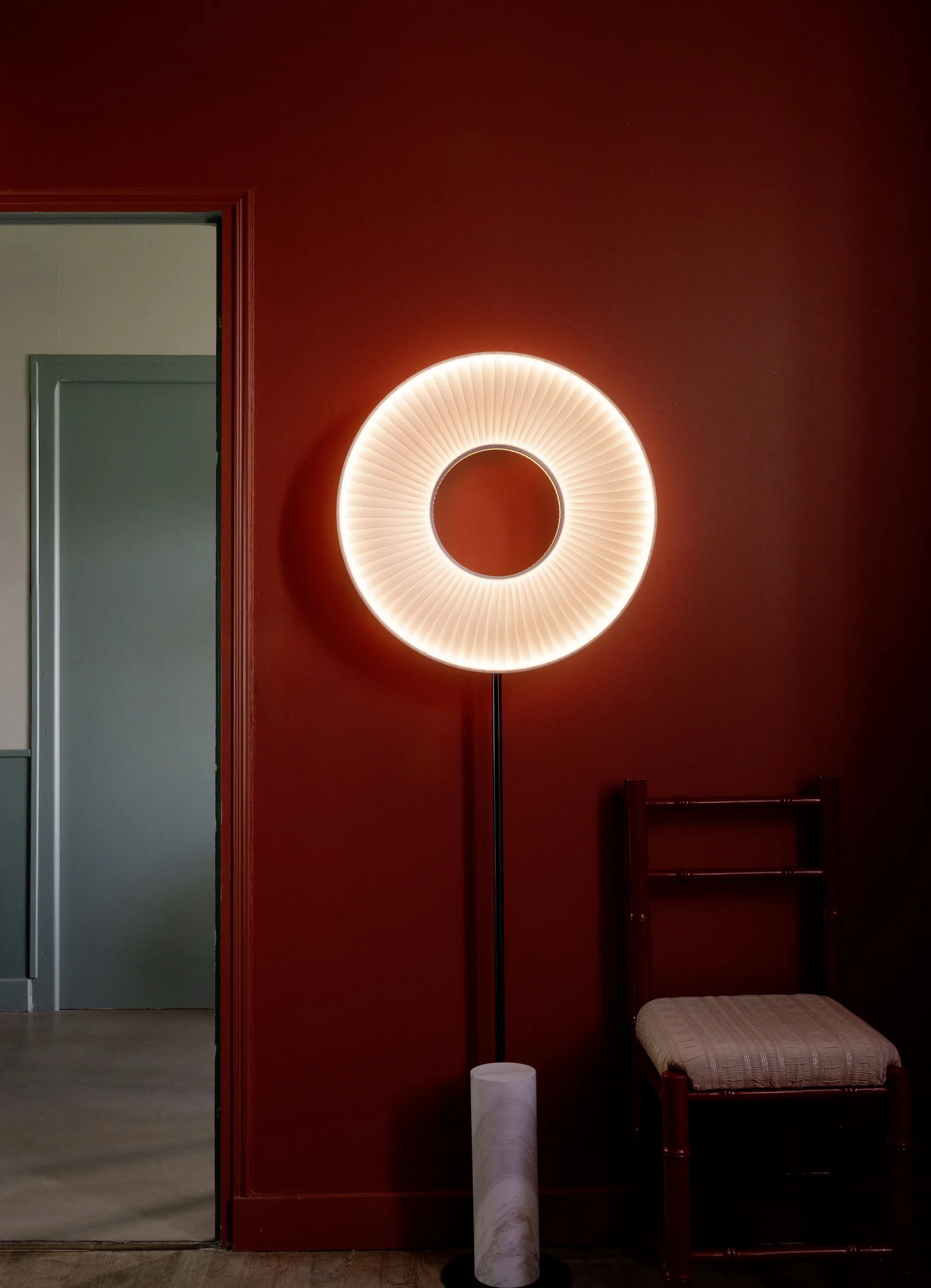 dcw-ditions-iris-floor-totem-60-lampadaire-disque-led-60-cm image 3