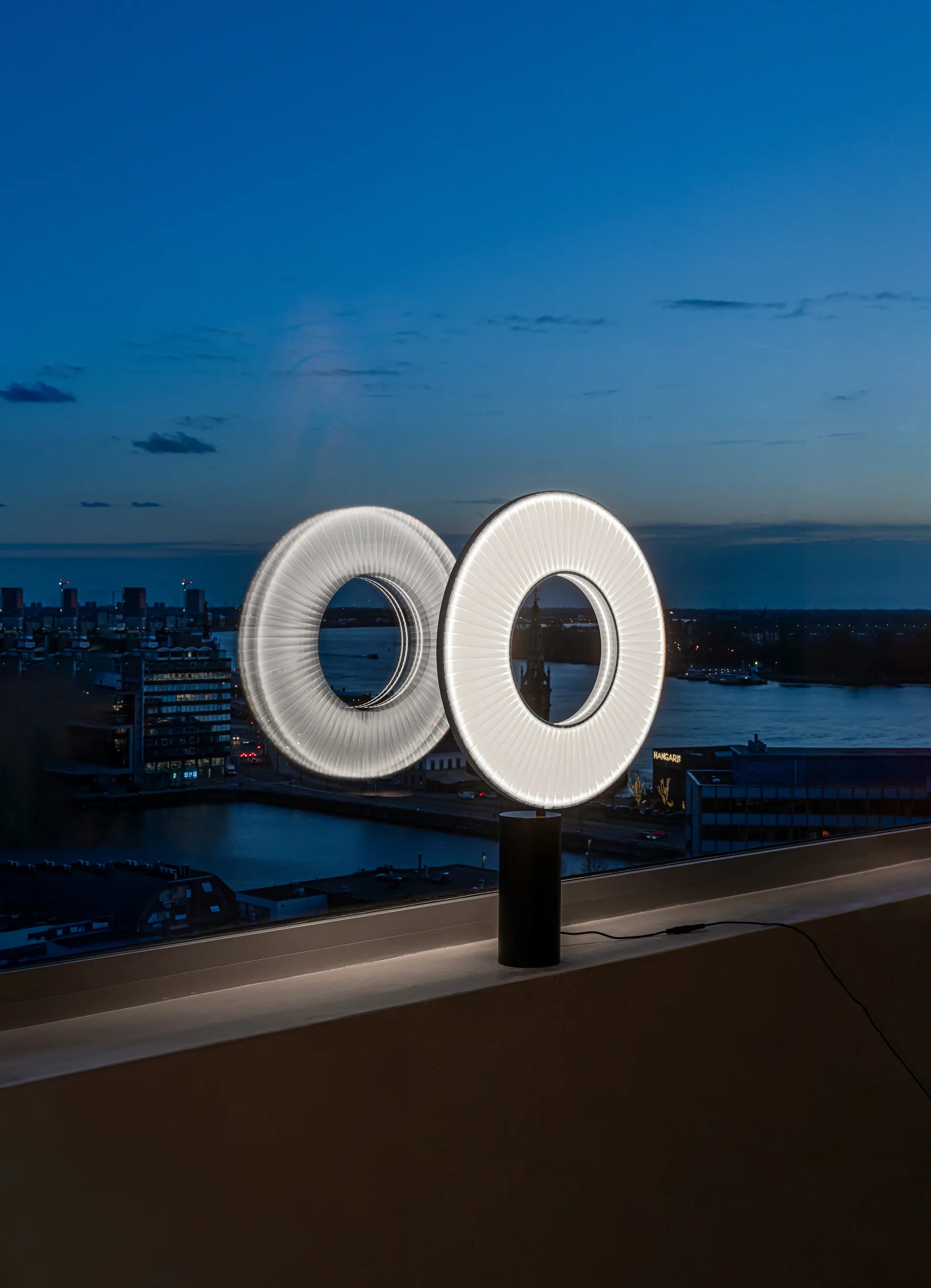 dcw-ditions-iris-table-40-lampe-de-table-disque-led-40-cm image 3
