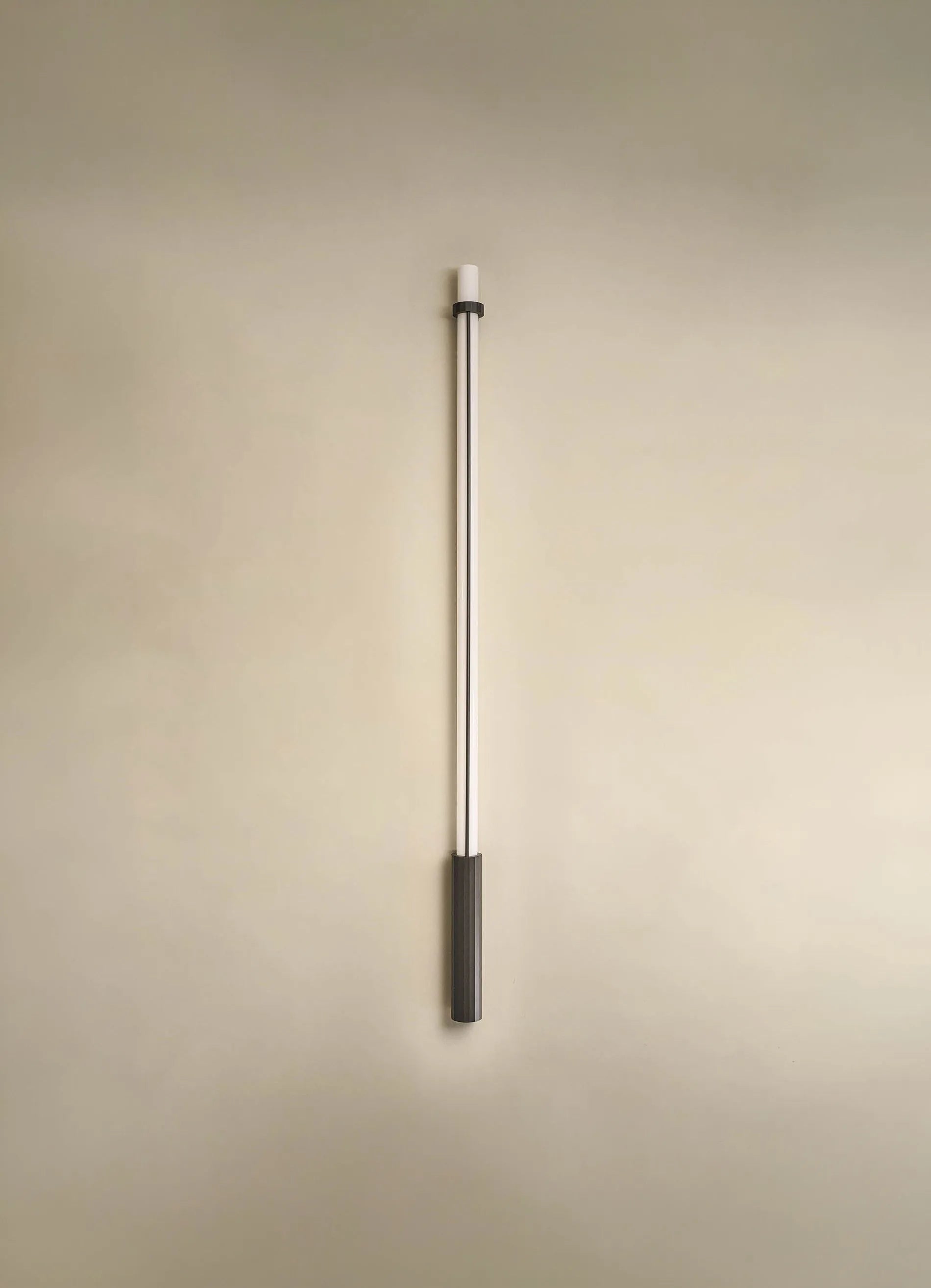 dcw-ditions-in-fine-1600-wall-applique-led-minimaliste image 2