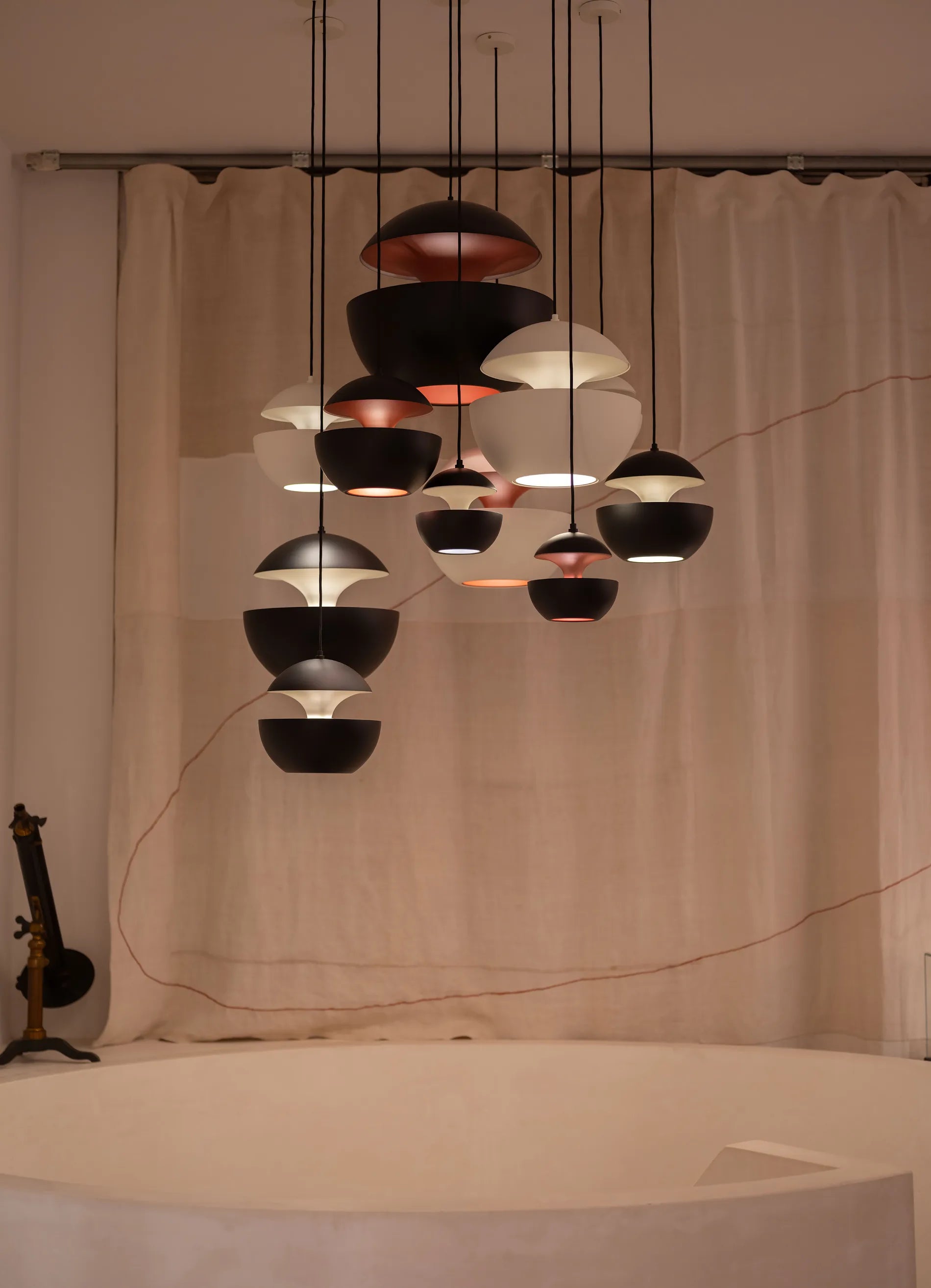 dcw-ditions-here-comes-the-sun-composition-ronde-4-suspensions image 4