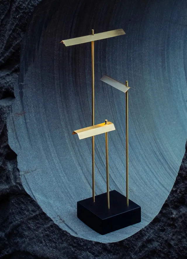 dcw-ditions-knokke-eric-de-dorma-l-lampe-de-table-sans-fil-acier-laiton image 1