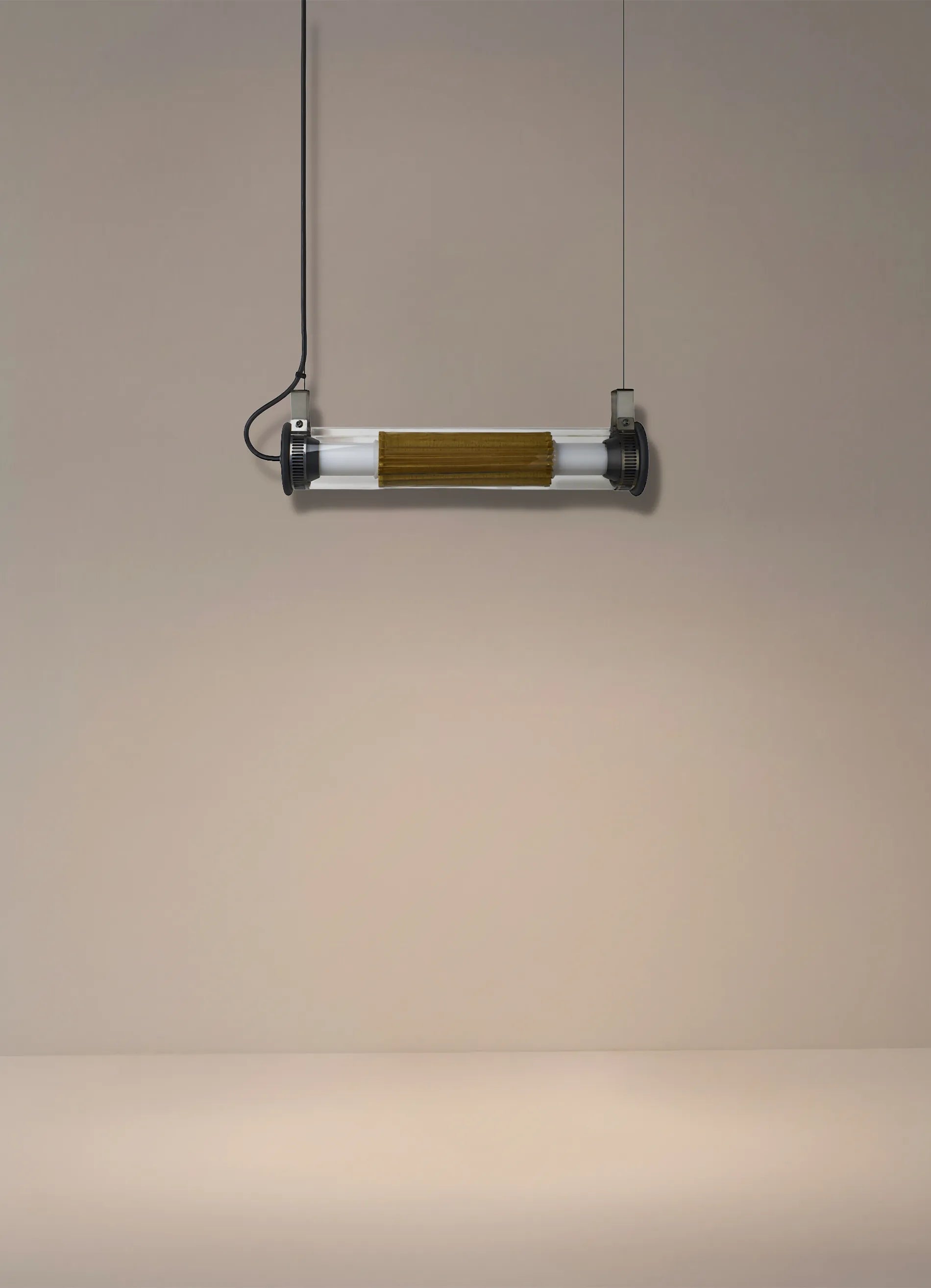 dcw-ditions-in-the-tube-360-400-suspension-horizontale image 1