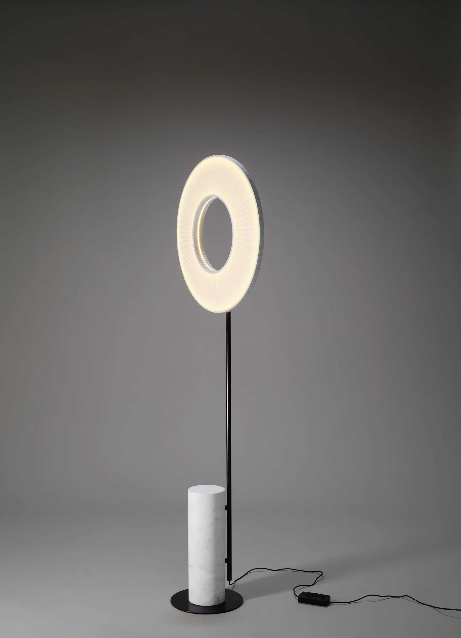 dcw-ditions-iris-floor-totem-50-lampadaire-disque-led-50-cm image 2