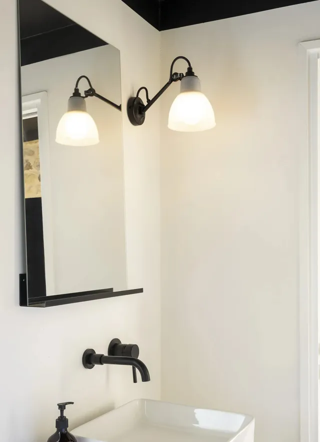 dcw-ditions-lampe-gras-n-104-bathroom-applique-murale-salle-de-bain-noire image 1