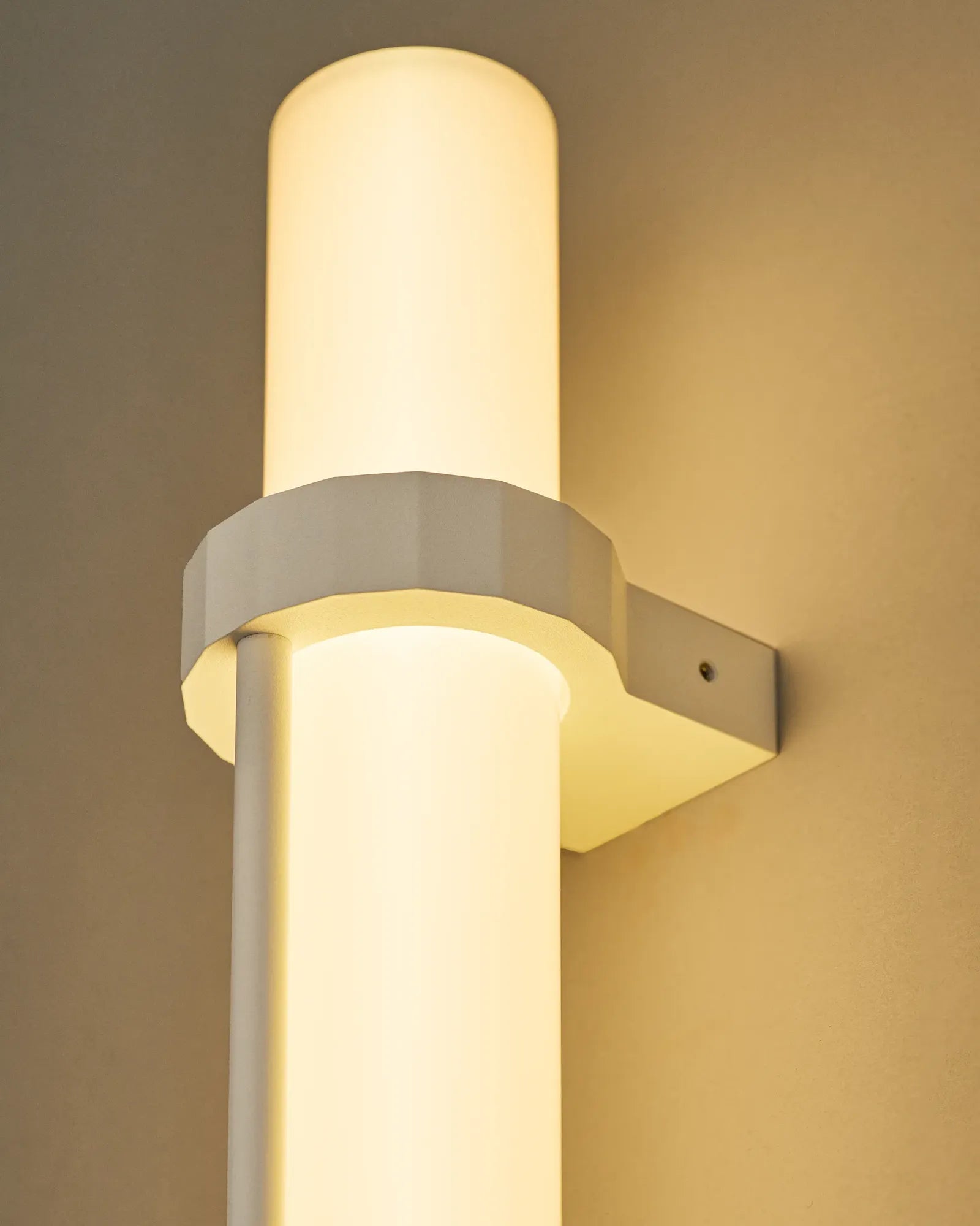 dcw-ditions-in-fine-650-applique-murale image 3