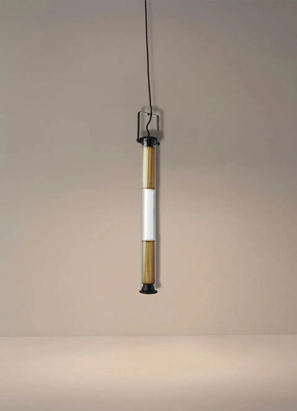 dcw-ditions-in-the-tube-360-700-suspension-verticale image 1