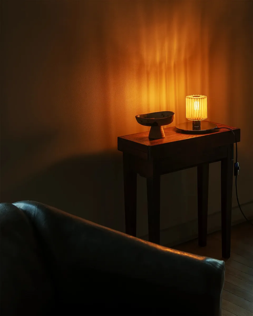 dcw-ditions-in-the-sun-table-220-lampe-de-table-d-ambiance image 1