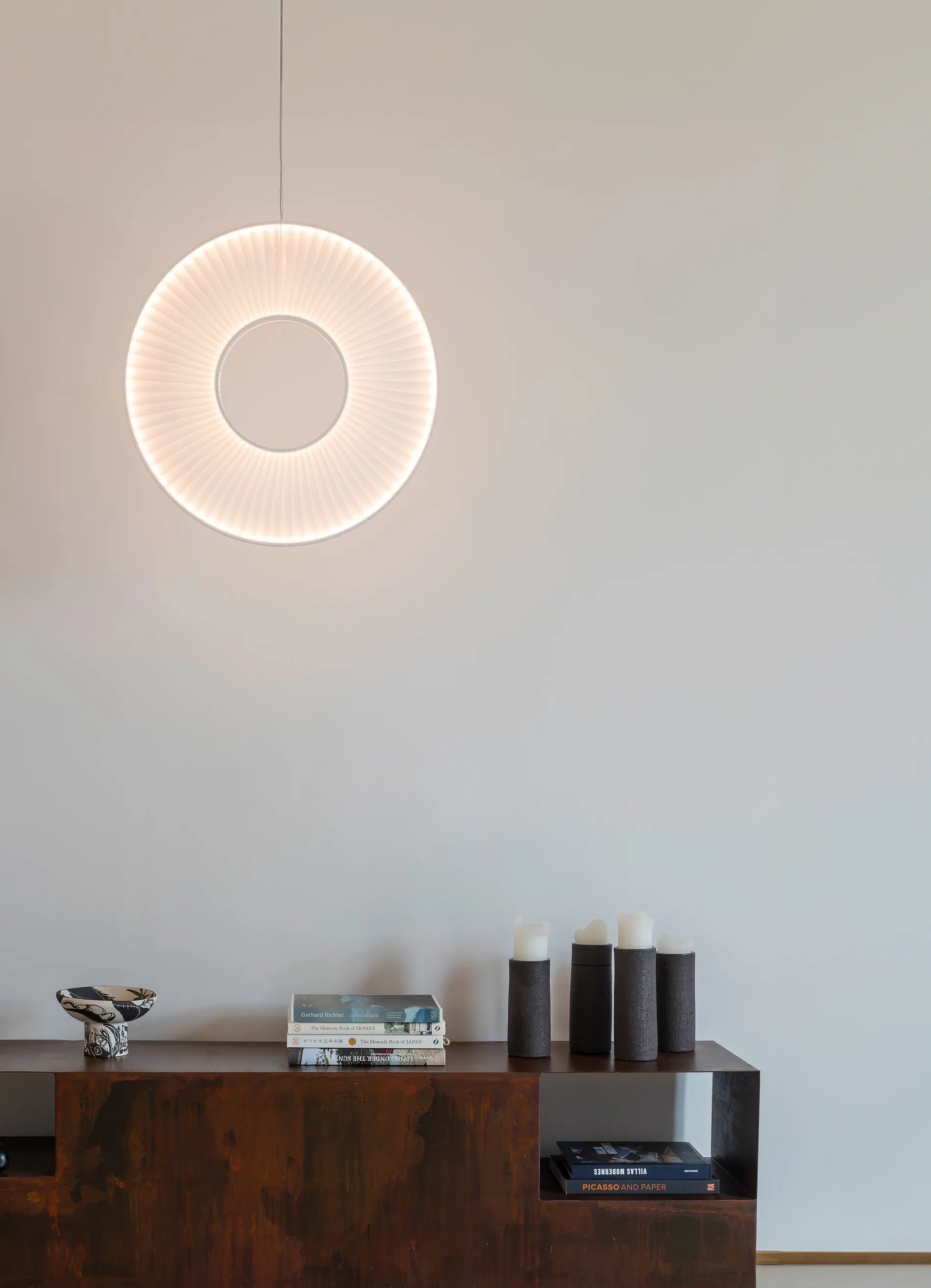 dcw-ditions-iris-pendant-vertical-60-suspension-led-tissu-ruban-blanc image 1