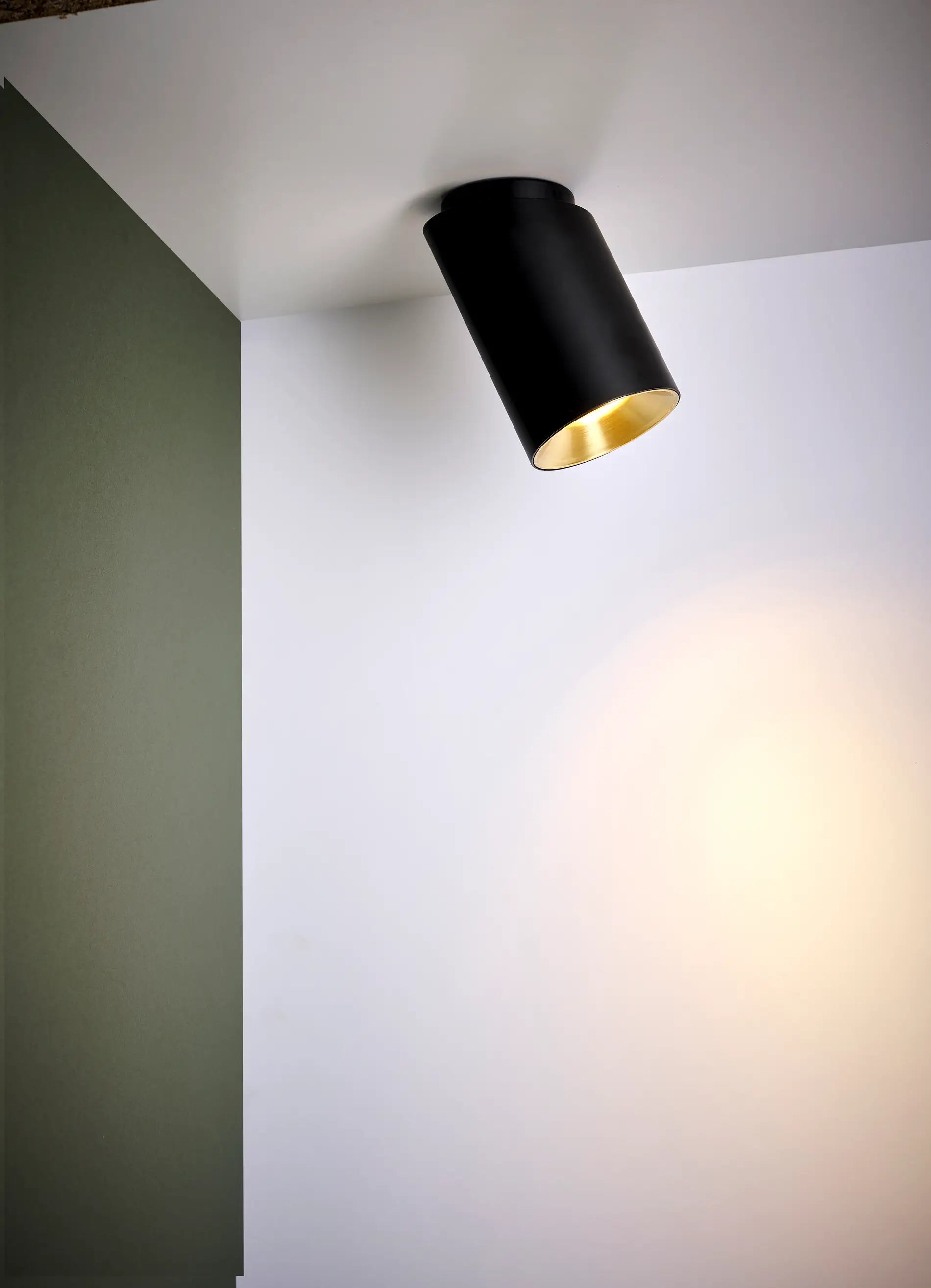 dcw-ditions-tobo-ceiling-85-diag-plafonnier-tubulaire-noir-mat image 2