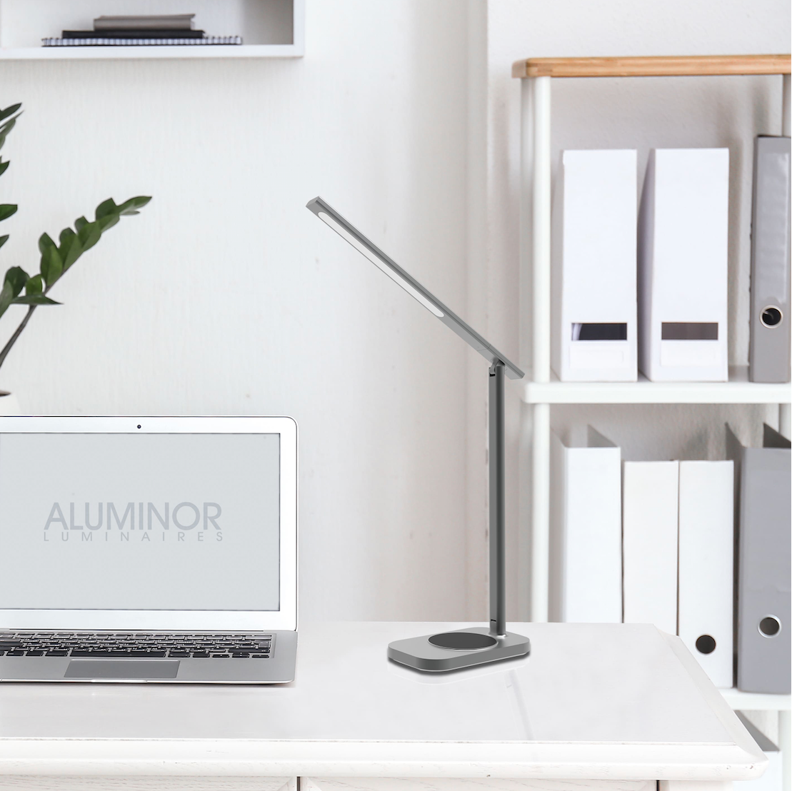 aluminor-luna-lampe-de-bureau-led-avec-charge-induction image 3