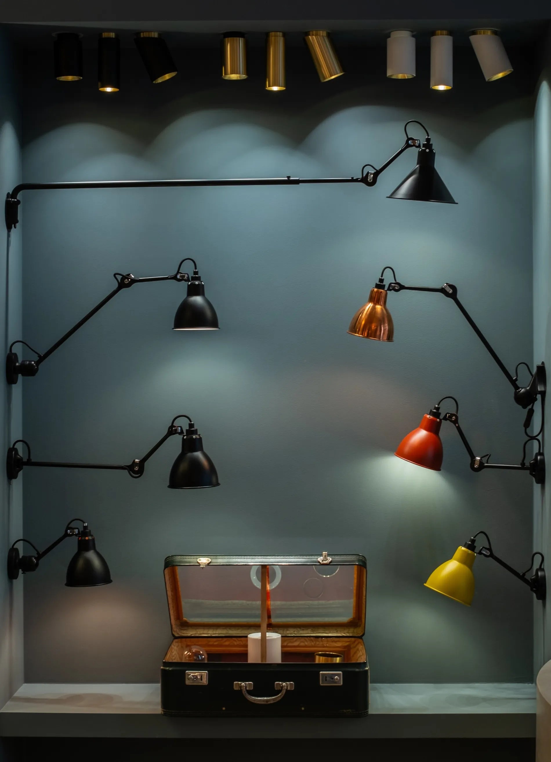 dcw-ditions-lampe-gras-n-122-applique-t-te-de-lit-bras-pivotant image 3