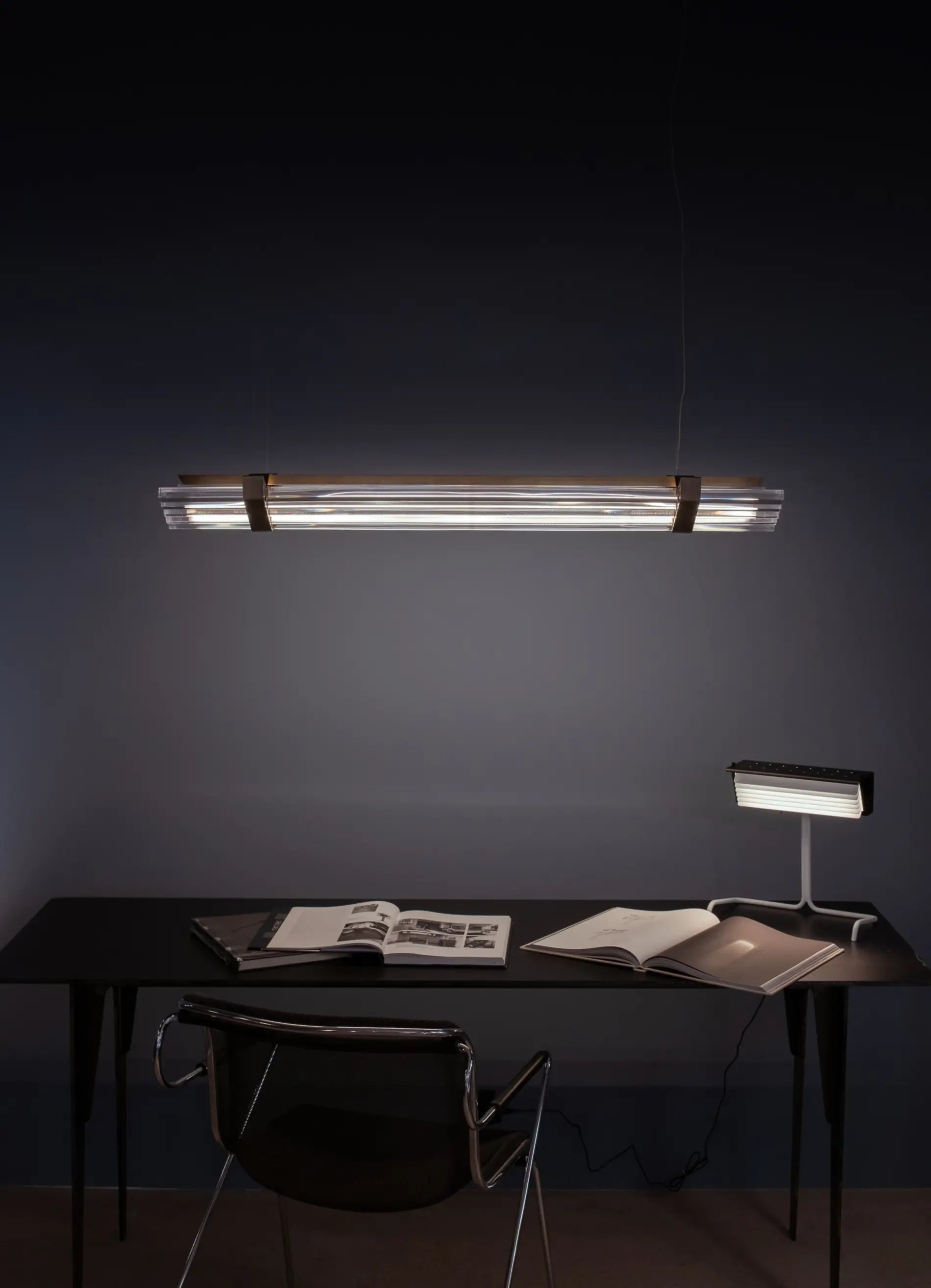 dcw-ditions-seagull-pendant-horizontal-1200-suspension-luminaire image 2