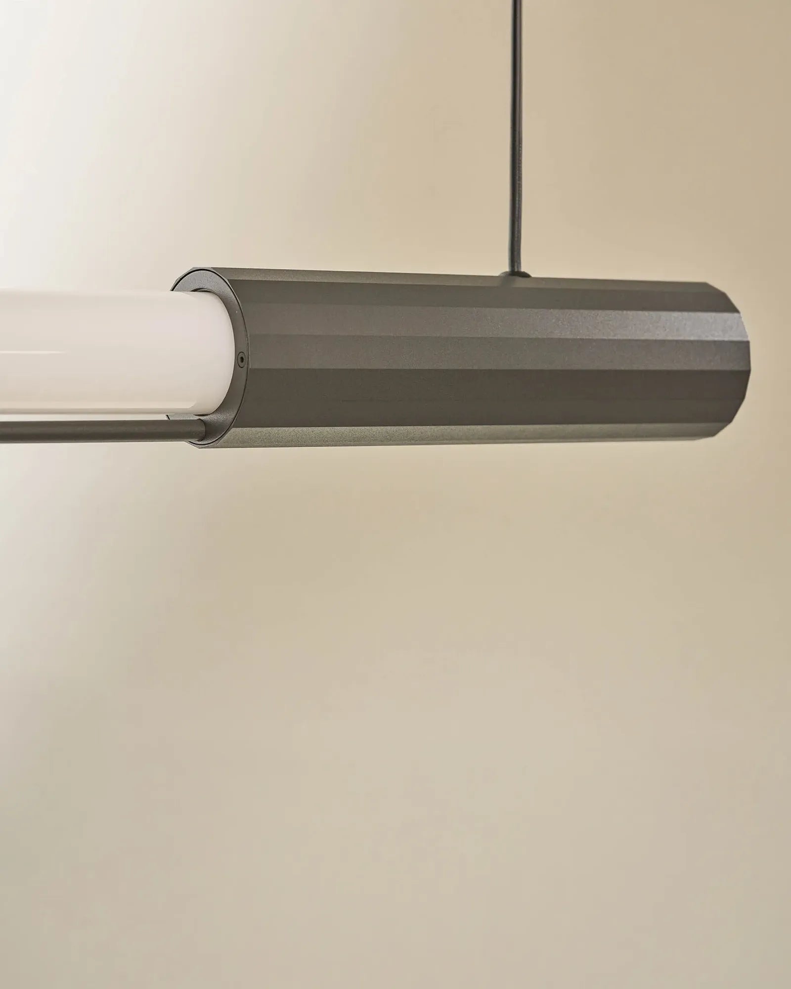 dcw-ditions-in-fine-1050-suspension-horizontale-led image 7
